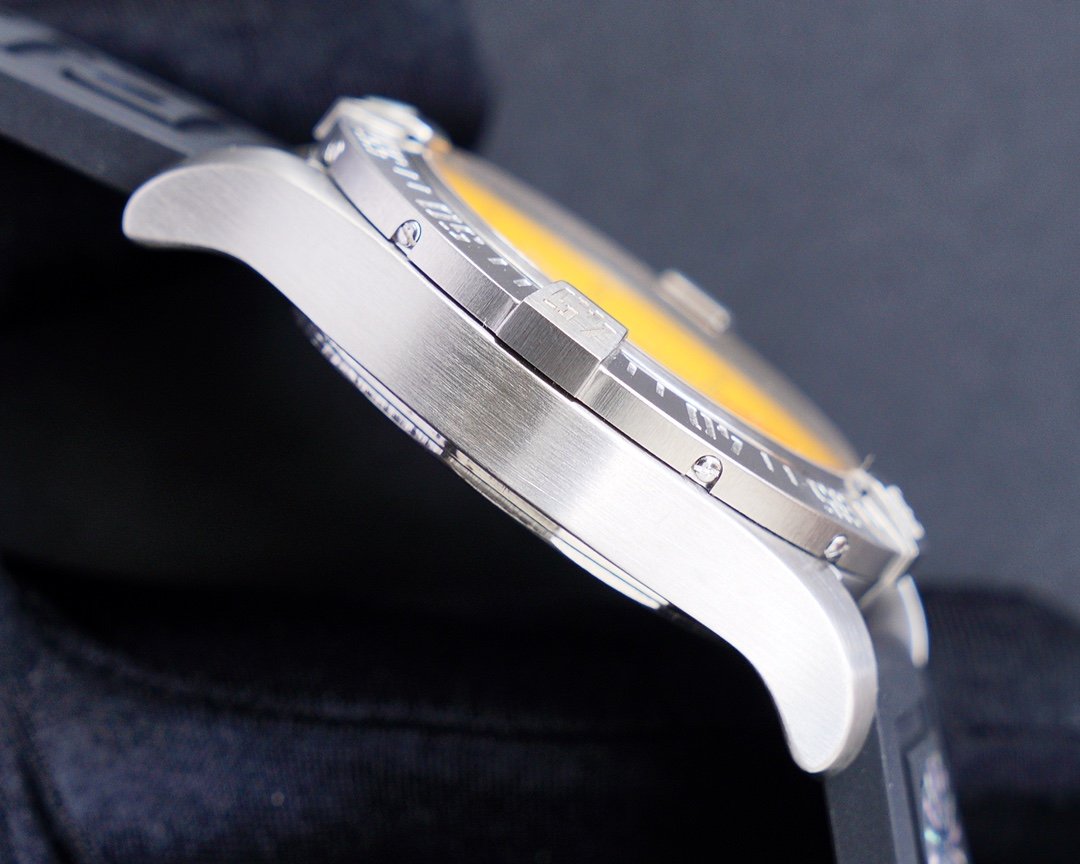 AVENGER II SEAWOLF 44MM YELLOW DIAL