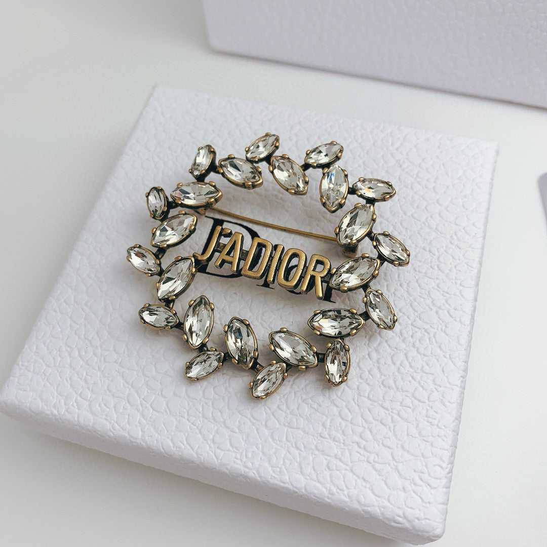 CD Brooch 02