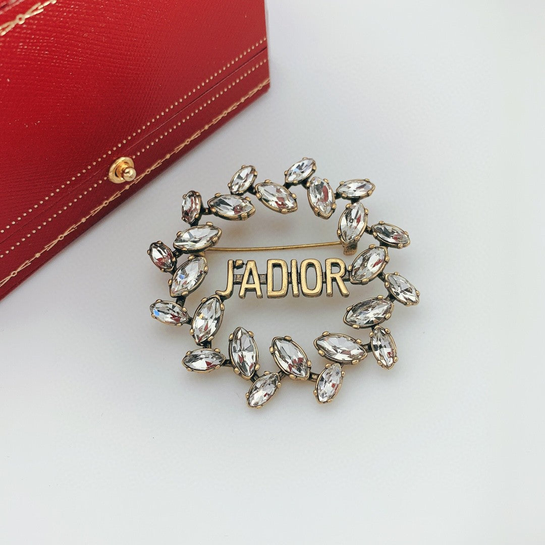 CD Brooch 02