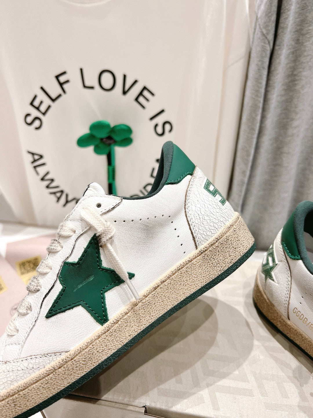 Golden Goose 2026 Deluxe Brand White Green Cowhide 429782