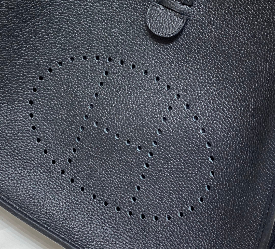Evelyne 29cm Navy Togo Shw