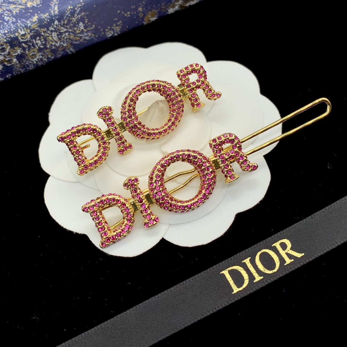 CD Brooch 177401
