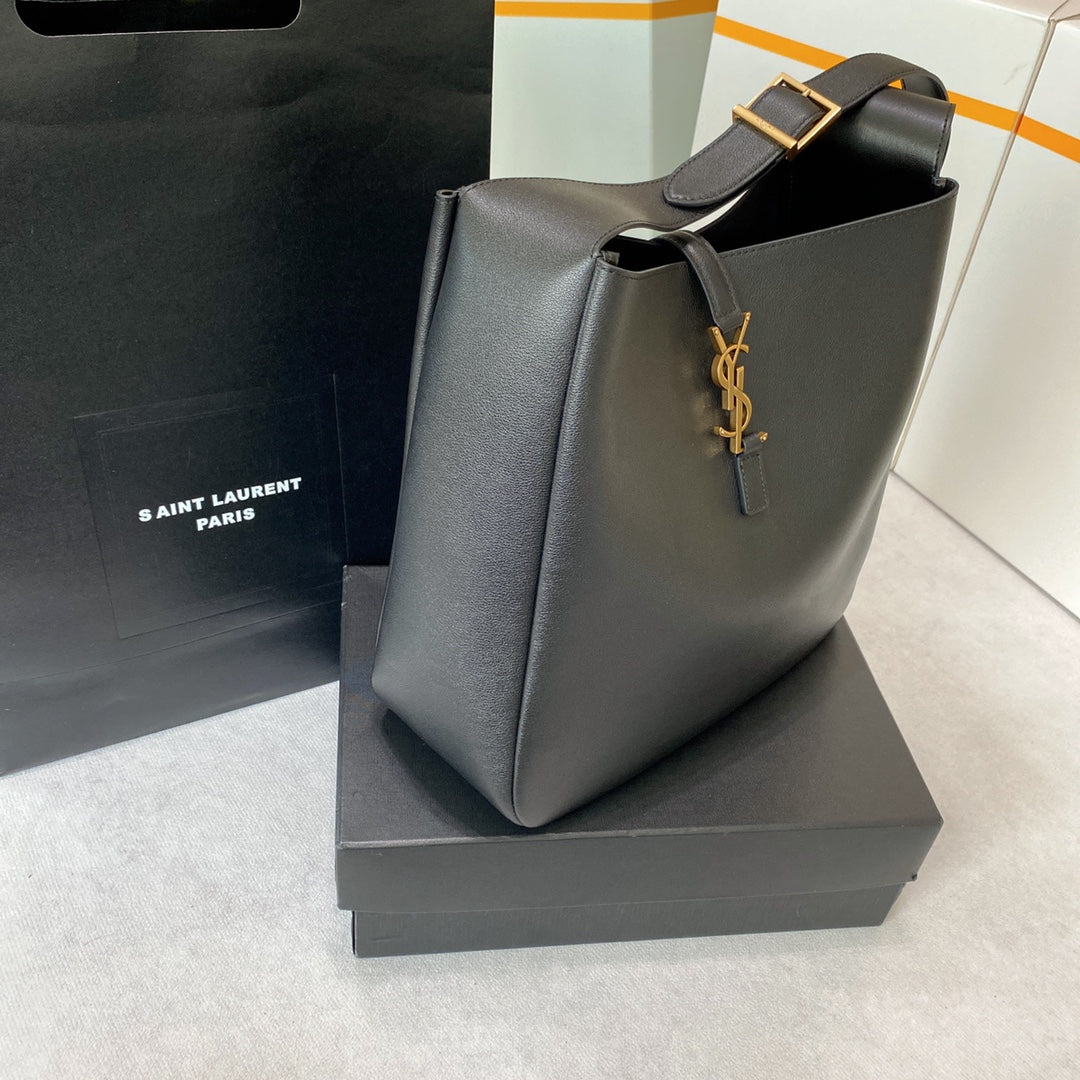 le 5a7 large 30cm black calfskin