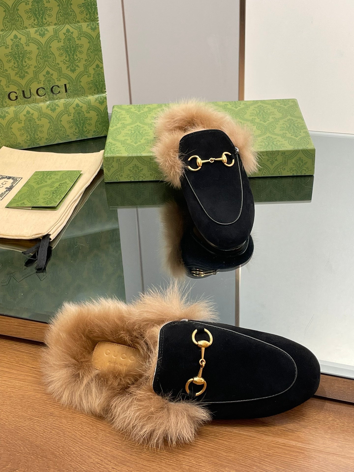 HORSEBIT MULE IN BLACK SUEDE AND LAMB WOOL LINING