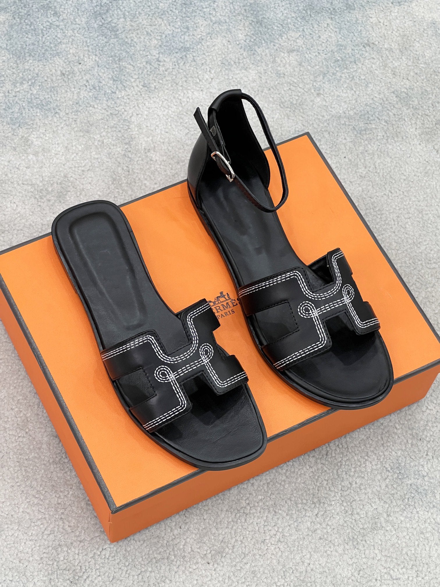 0ran sandal black white epsom