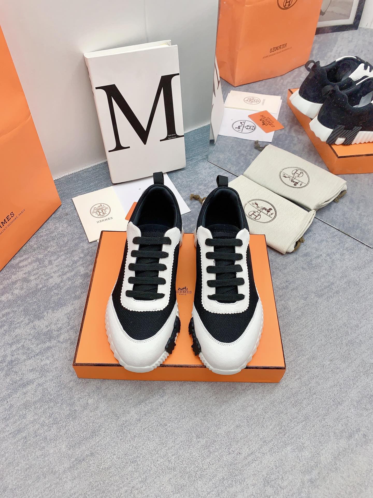 HM Bouncing Sneaker In Black Mesh Fabric 106459