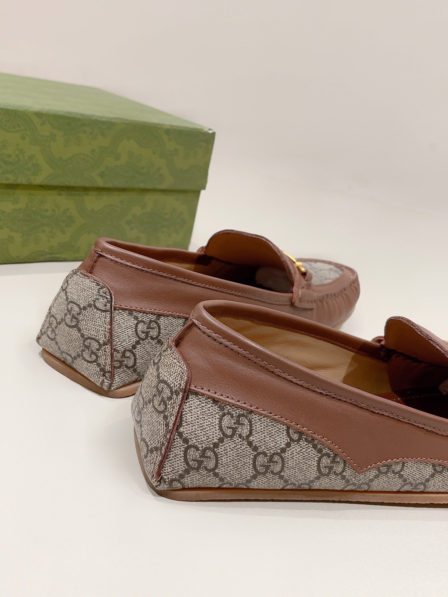 GG Men's Alessandro Loafer Brown Cowhide 557580