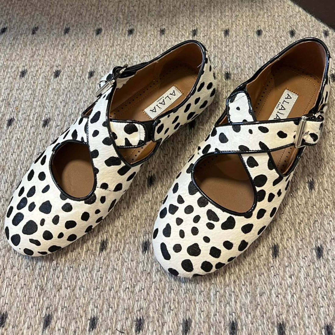 Alaia 25 Criss Cross With Stud Ballet Flats Black White Suede Sheepskin 303694