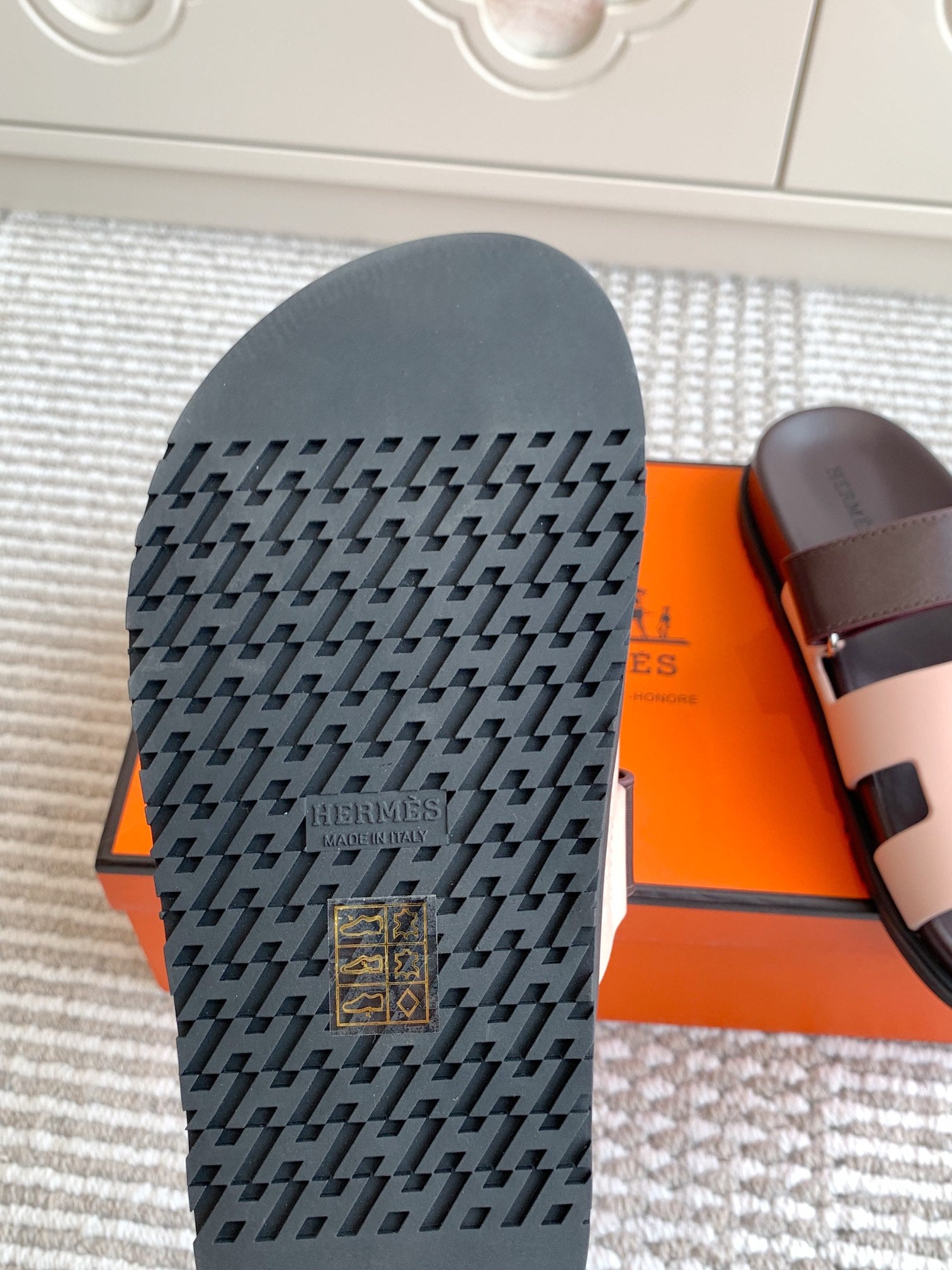 Hermes 2026 Chypre Sandal Two-tone Calfskin 982191