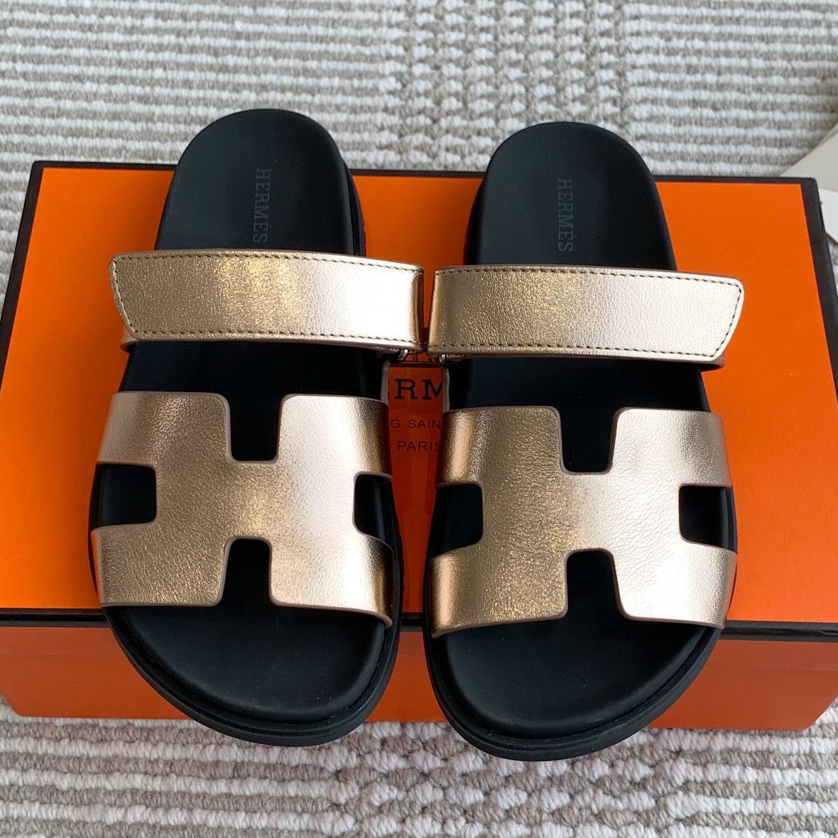Hermes 2026 Chypre Sandal Grained Goatskin With Metallic Finish 982174