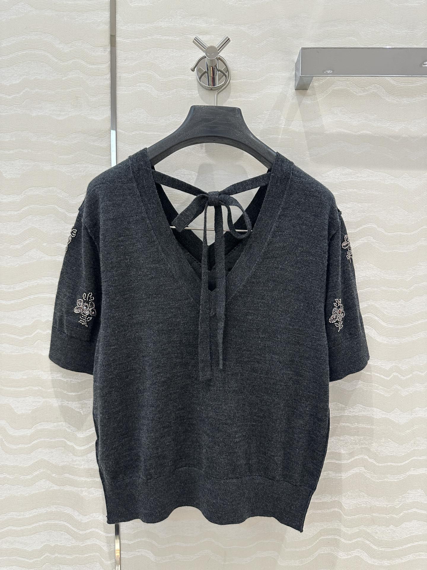 Fendi Beaded Flower V-neck Knitted Small Top Black Gray Wool