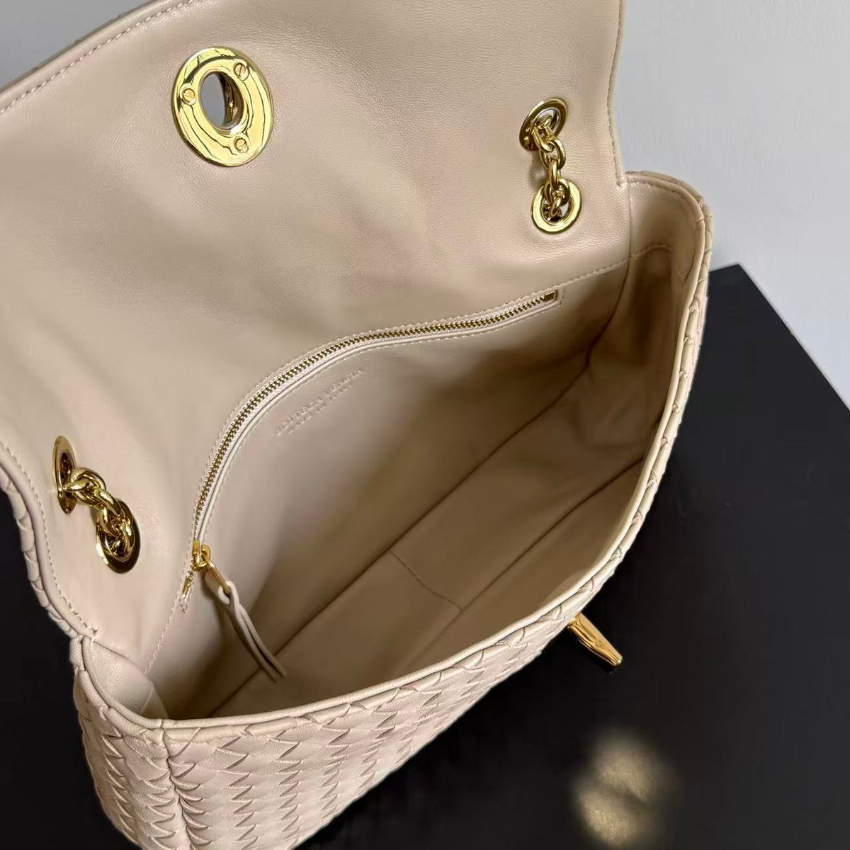 Bottega Veneta 2026 Madison Intrecciato Bag 27cm Beige Leather