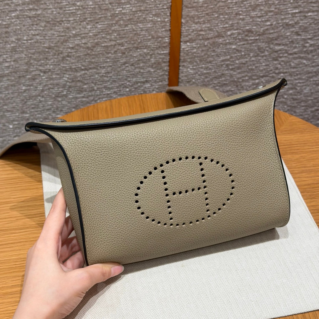High-end Hermes 2026 Videpoches Bag 21cm Togo Calfskin