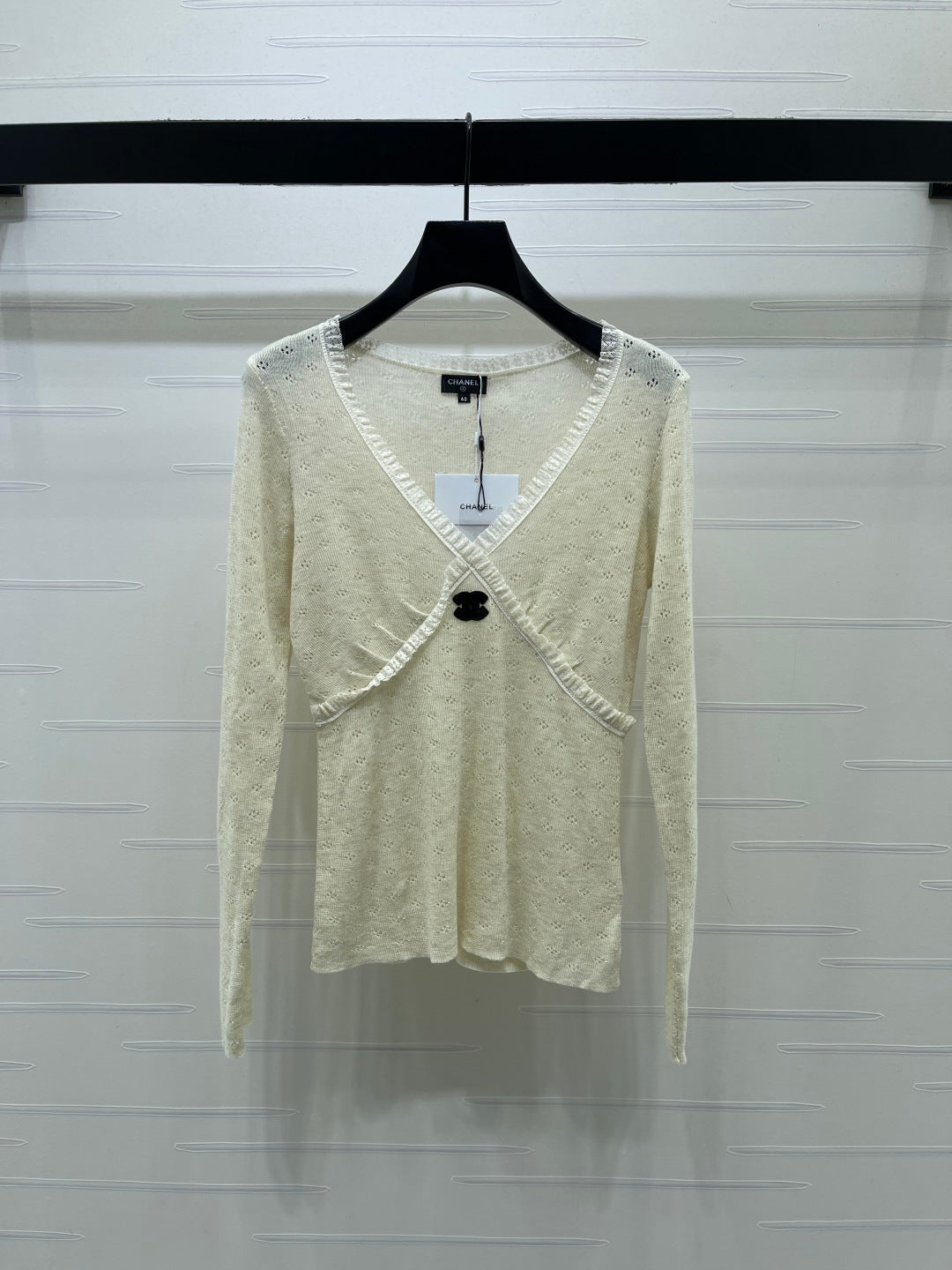 Chanel 2026 Lace-trimmed Knit V-neck Long-sleeved Top Wool 773815