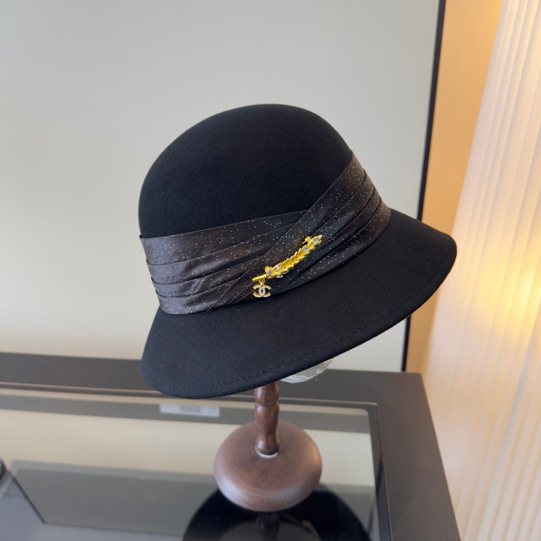 Chanel Felt Hat With Brooch 477662