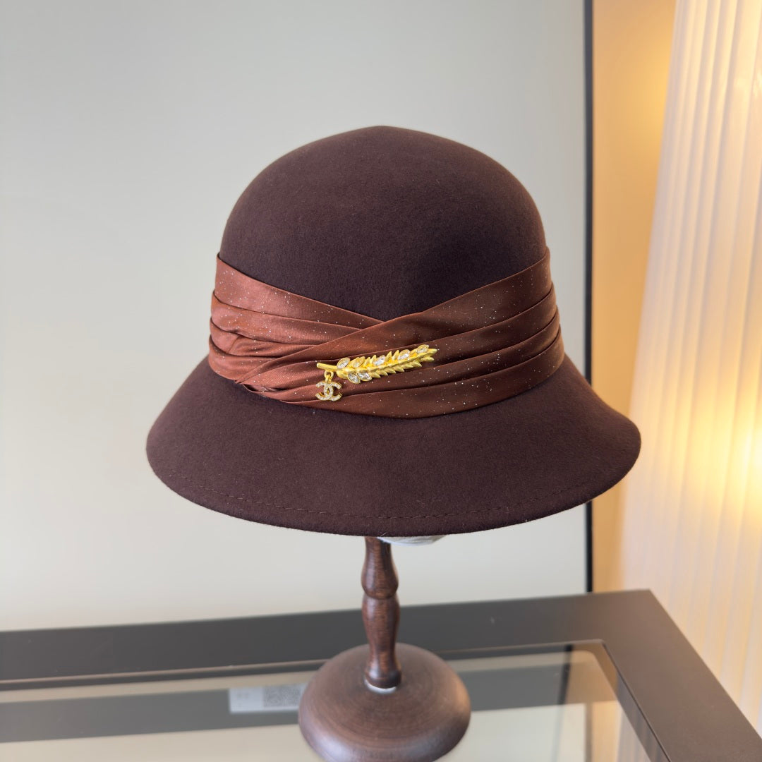 Chanel Felt Hat With Brooch 477662