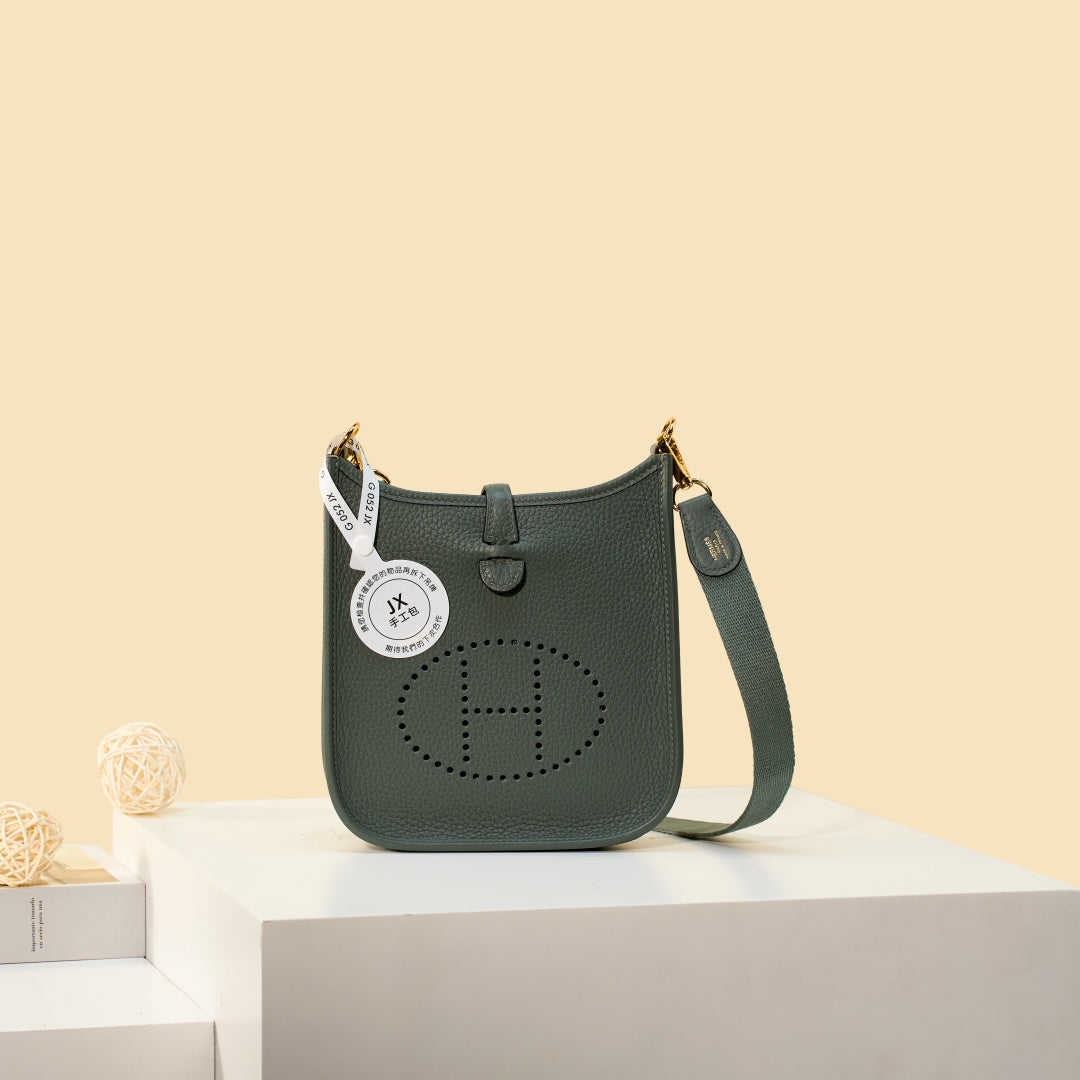 High-end Hermes 2026 Evelyne Bag 17cm Taurillon Clemence Leather 2
