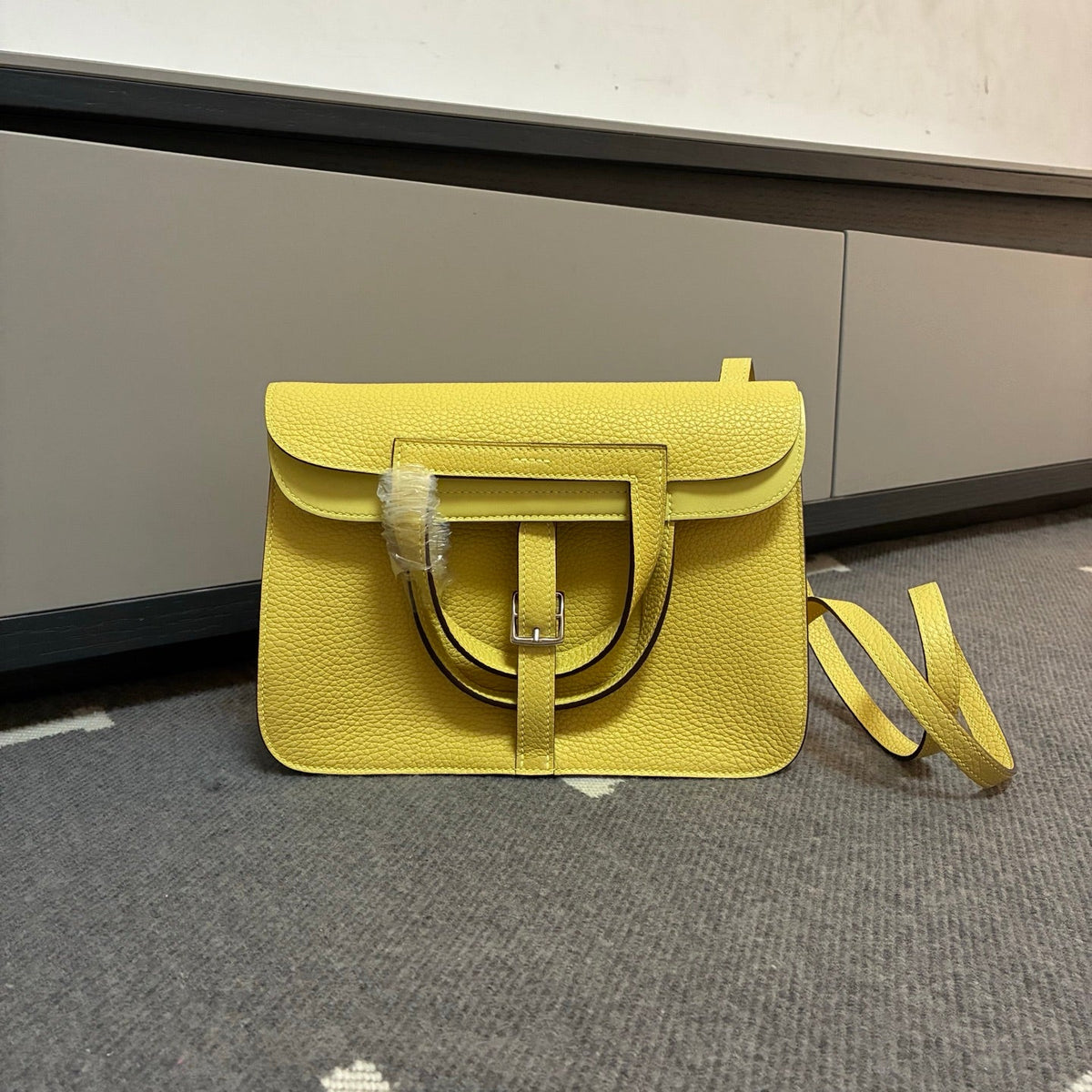 High-end Hermes 2026 Halzan 25 Bag Taurillon Clemence Leather 2