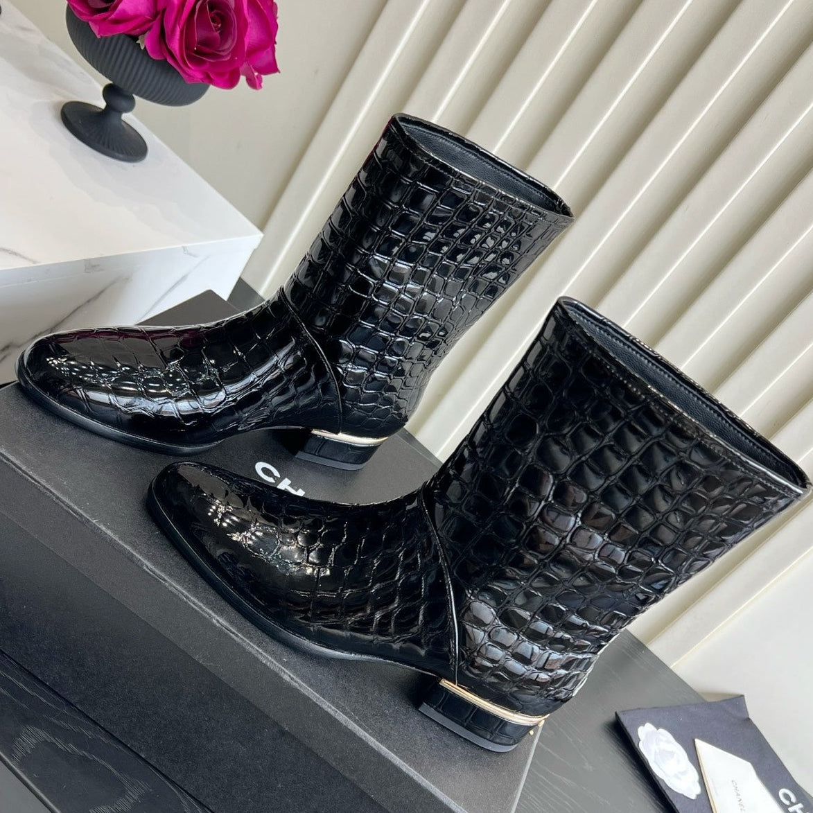 Chanel 2026 Métiers D'art Ankle Boots Cowhide 977427