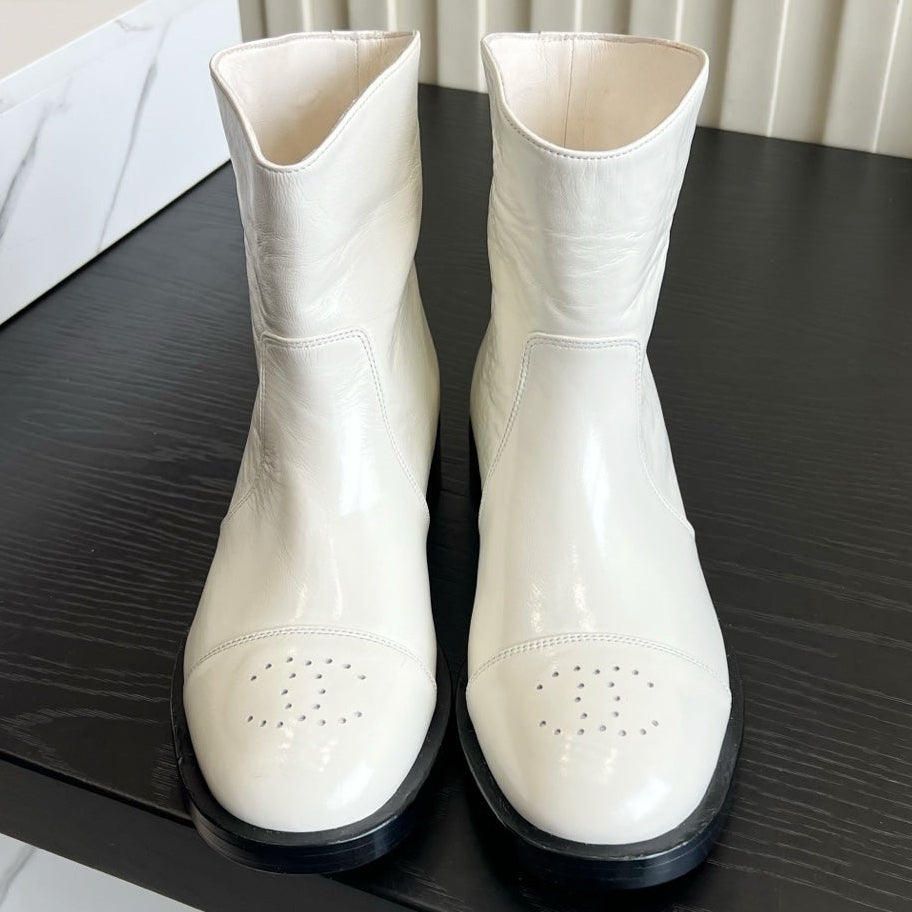 Chanel 2026 Perforated Toe Boots Patent Leather 977237