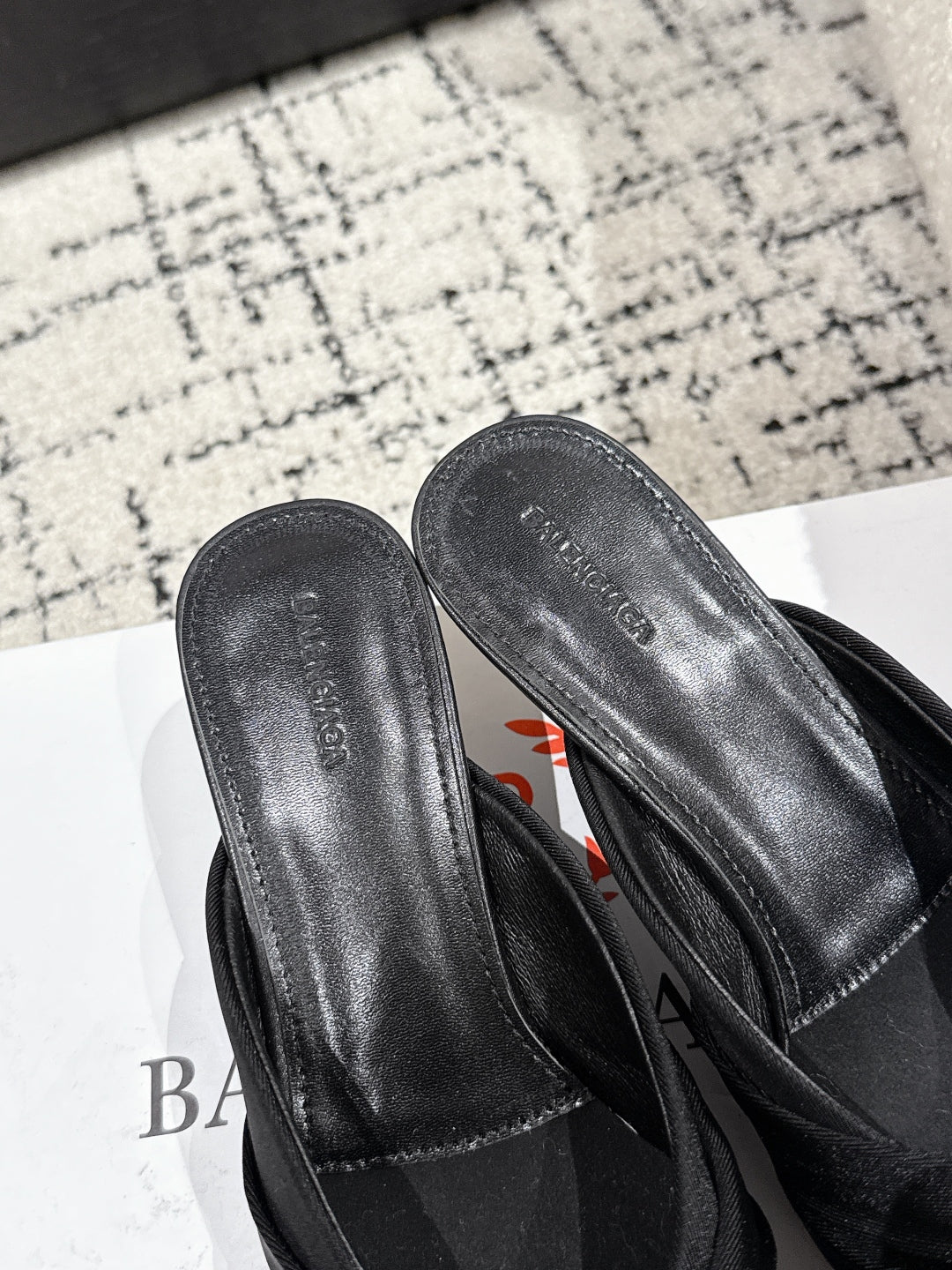 KNIFE LAVALIÃˆRE 45MM MULE IN BLACK NYLON JERSEY