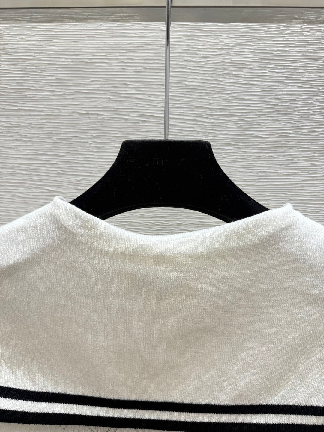 Chanel 2026 Bow Beaded Sailor Collar Knit Long Sleeve White Black Wool 913499