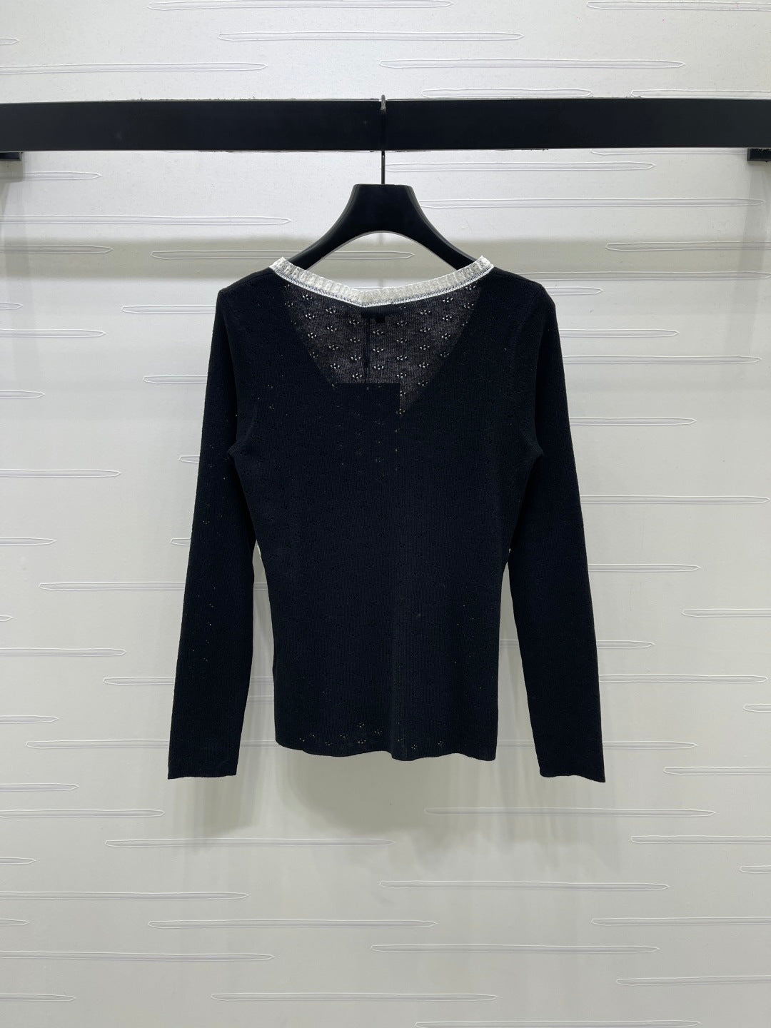 Chanel 2026 Lace-trimmed Knit V-neck Long-sleeved Top Wool 773815