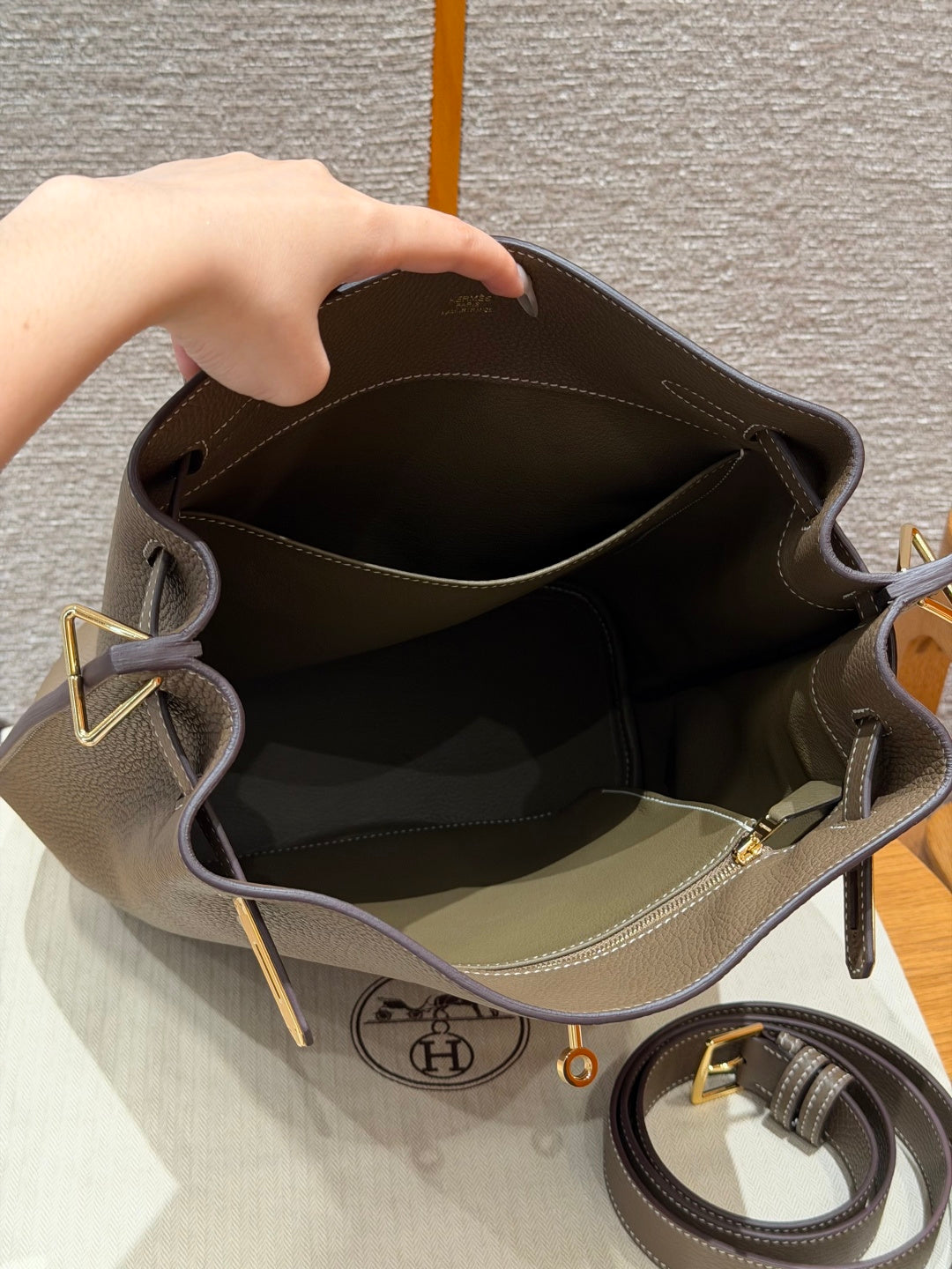 High-end Hermes 2026 So Kelly Bucket Bag 26cm Taurillon Clemence Leather