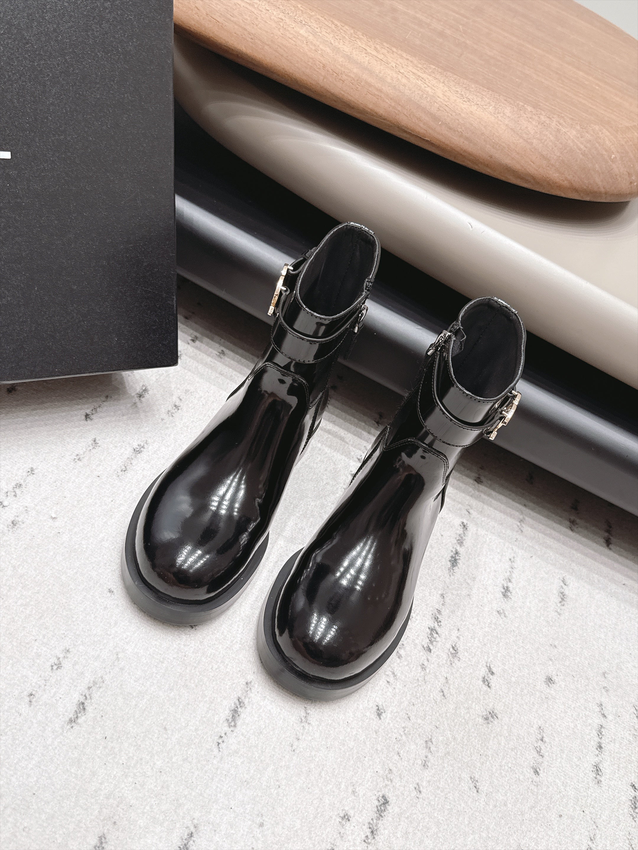 Chanel 2026 Round-Toe Zip-Up Boots Cowhide 976099