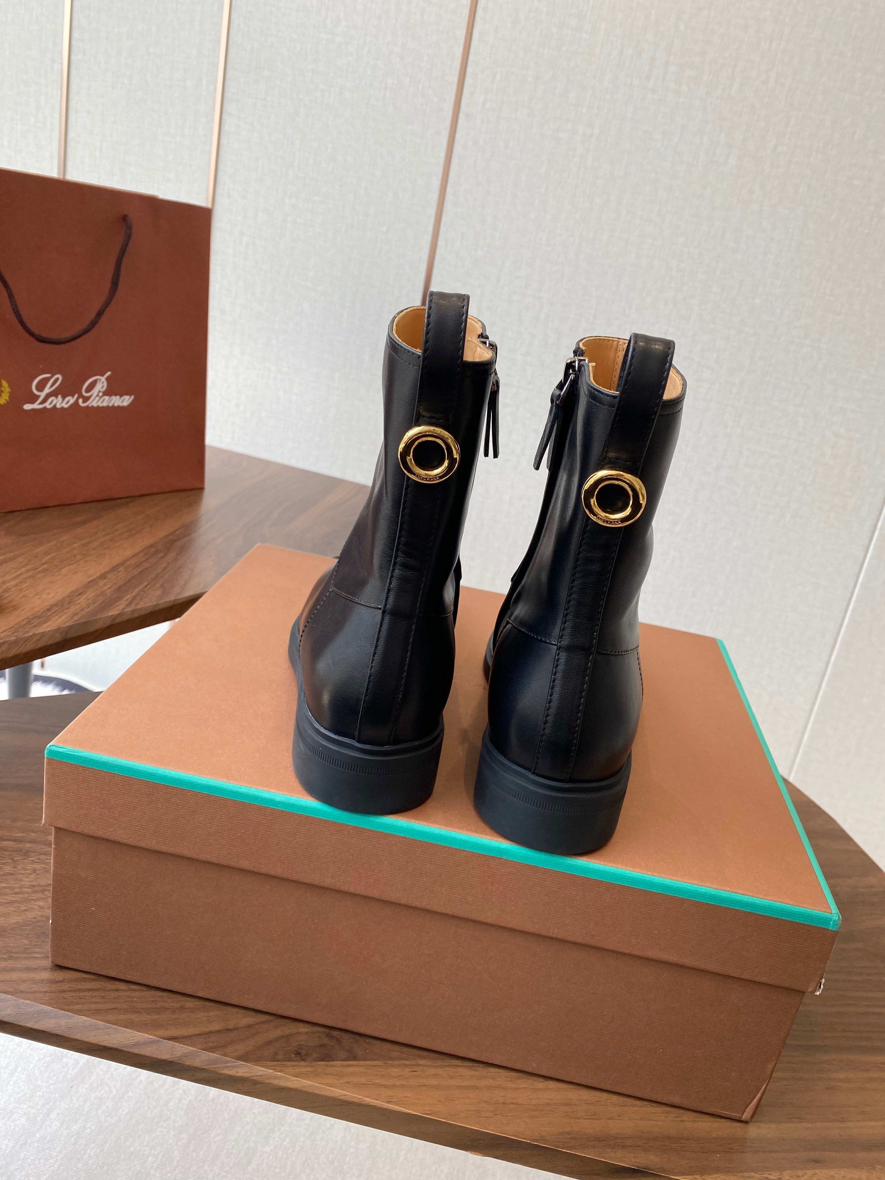 LP latest short boots black  calfskin 388110