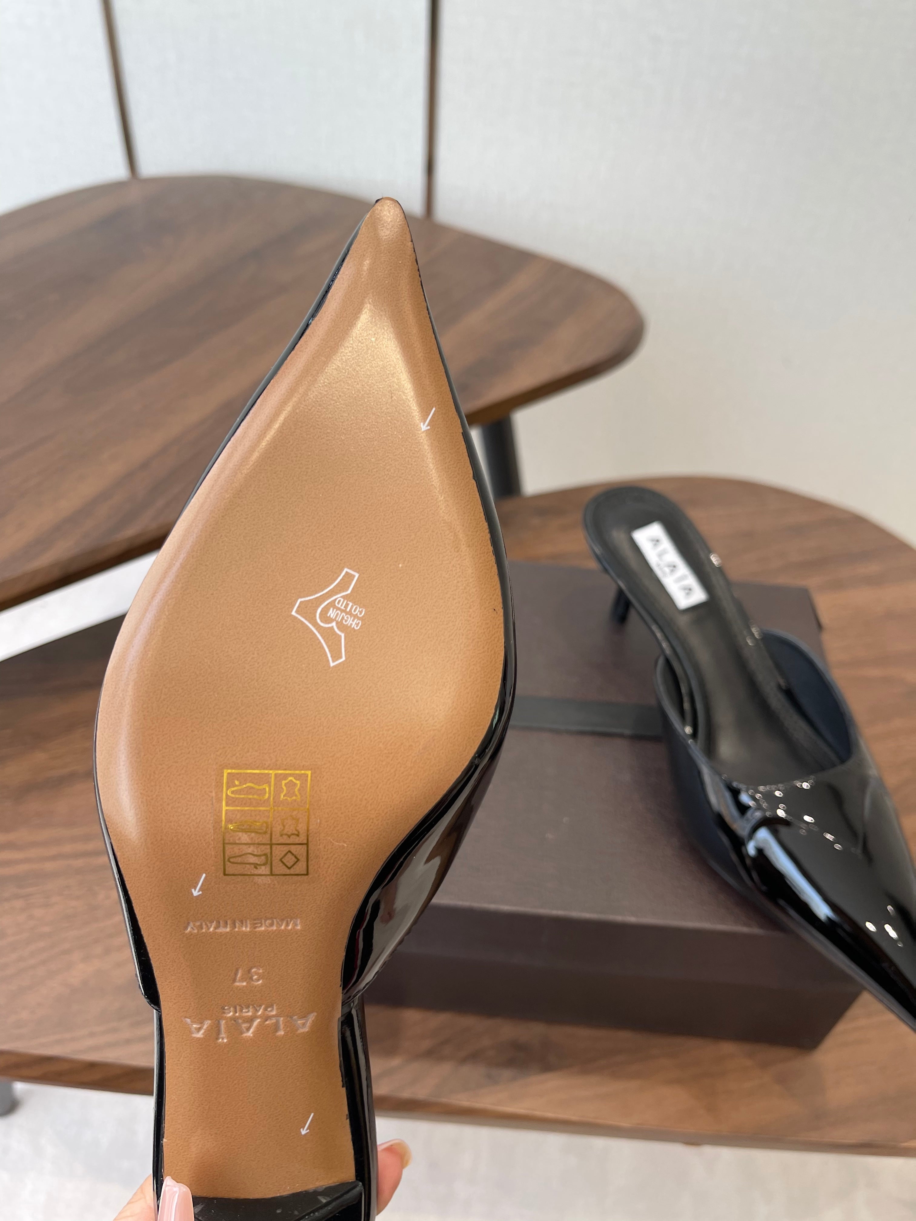 Alaia 26  Pointed-toe Mules 50 Black Patent Leather 624912