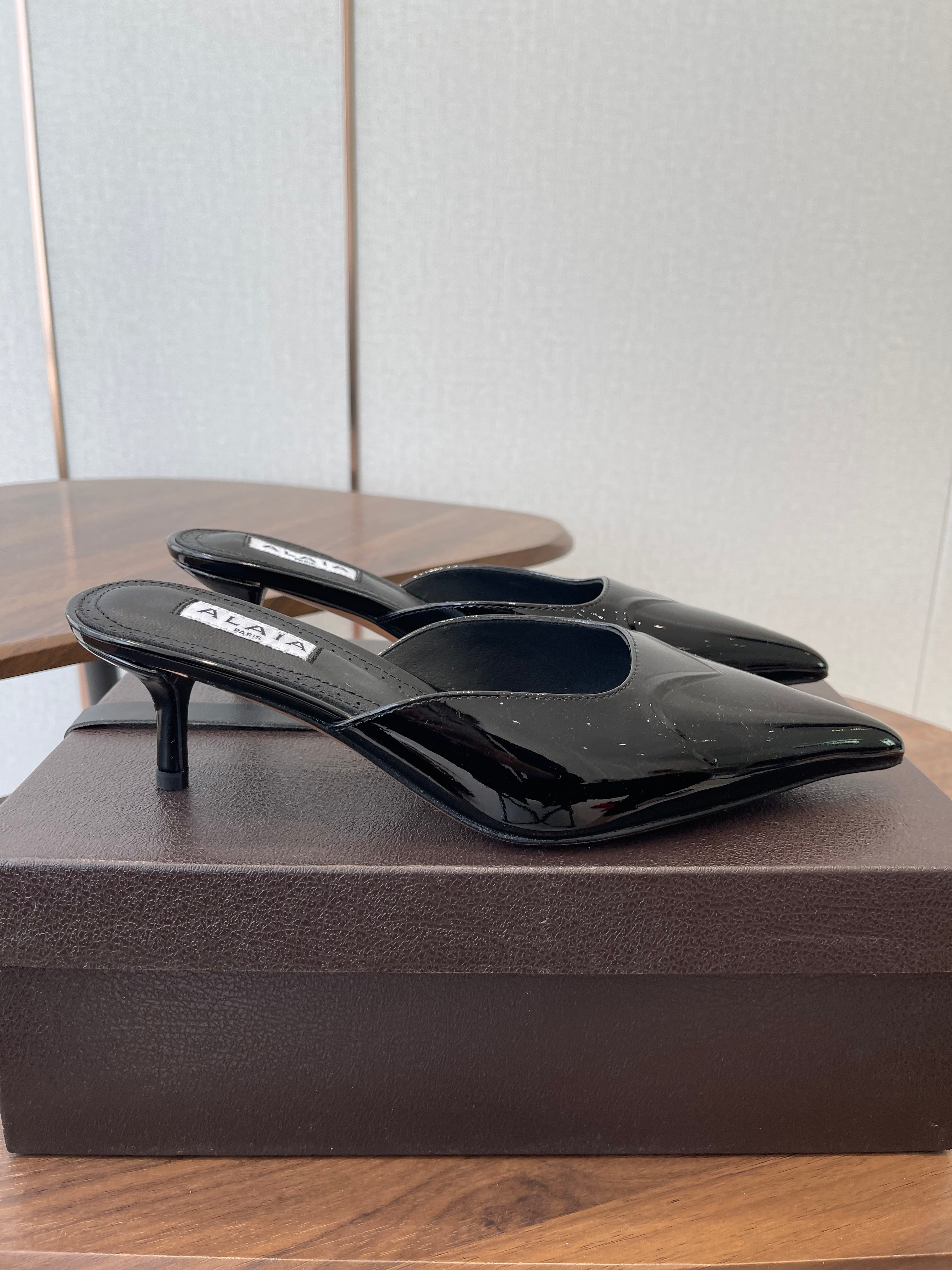 Alaia 26  Pointed-toe Mules 50 Black Patent Leather 624912