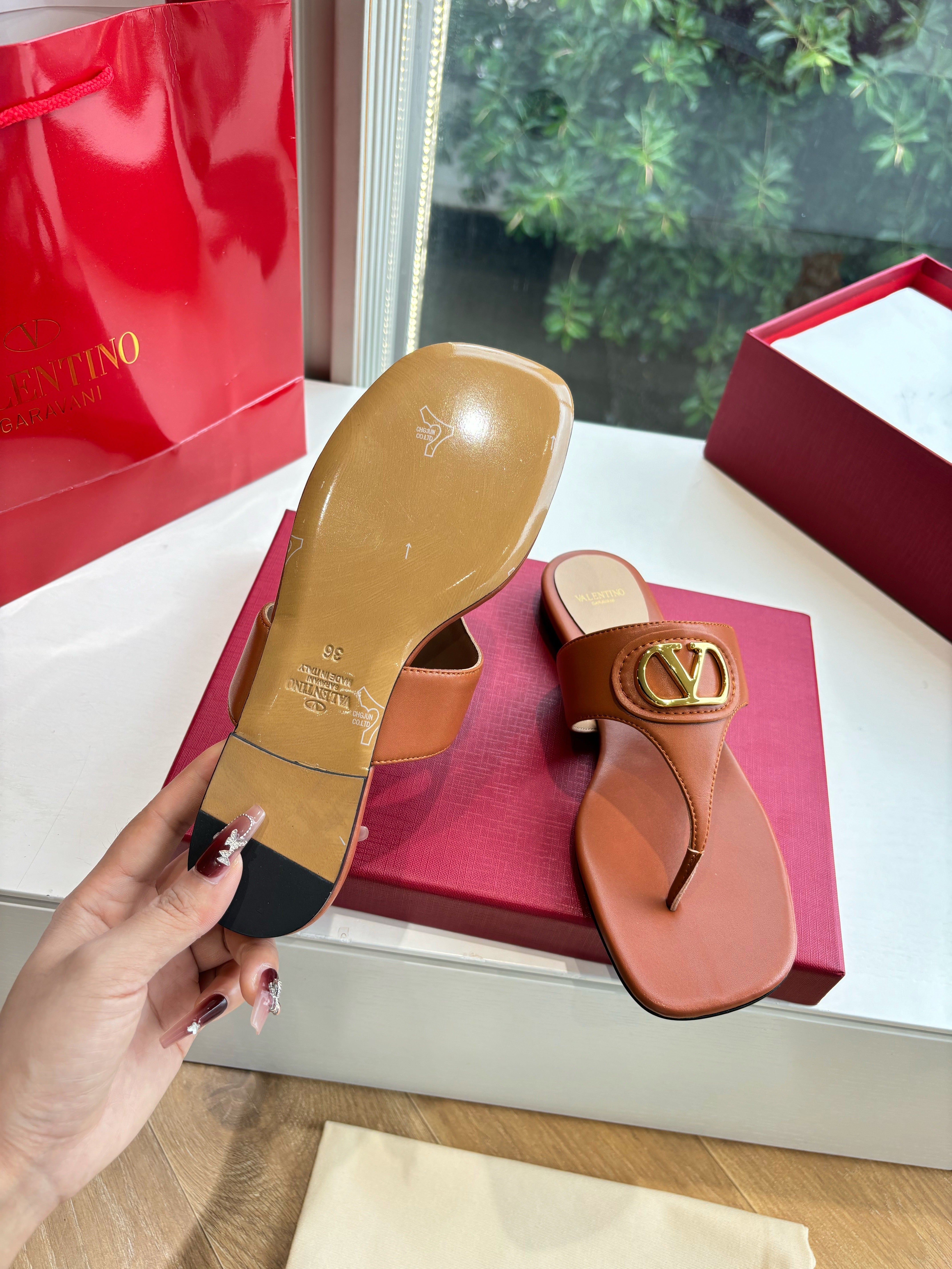 VT 25 Thong Sandals Brown Sheepskin Slide