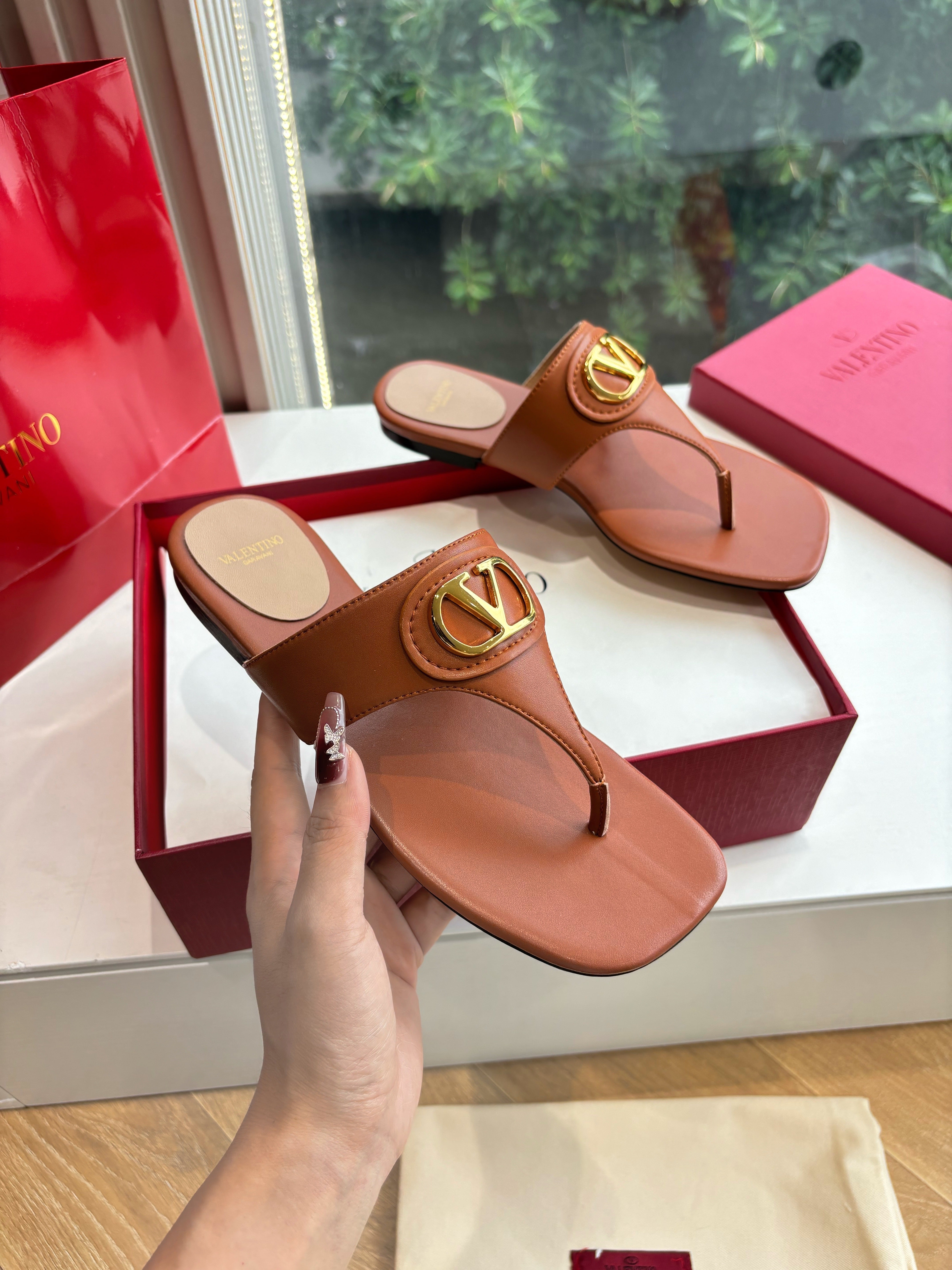 VT 25 Thong Sandals Brown Sheepskin Slide
