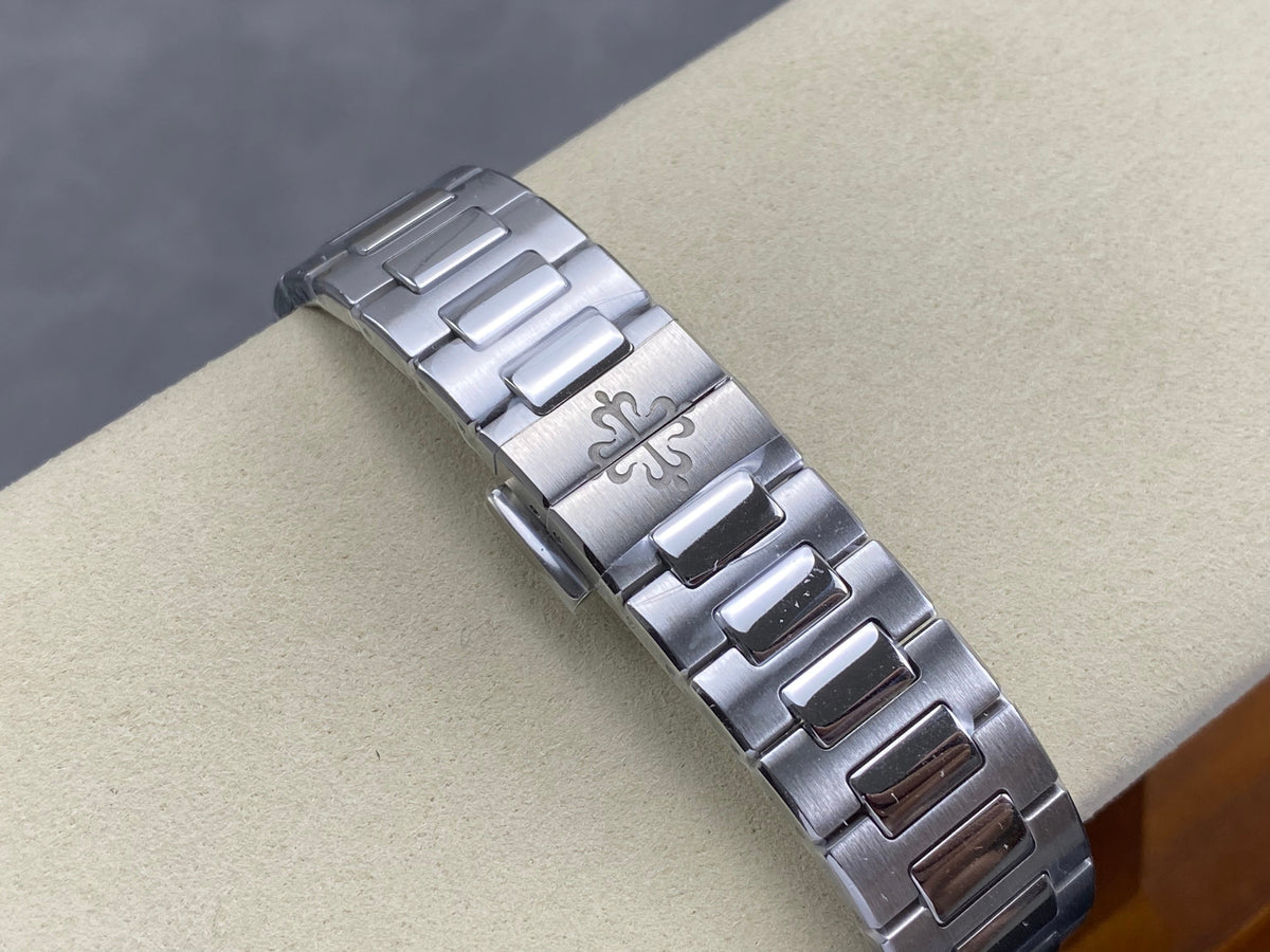 Patek Philippe Nautilus 35mm Cream Dial Sliver Case