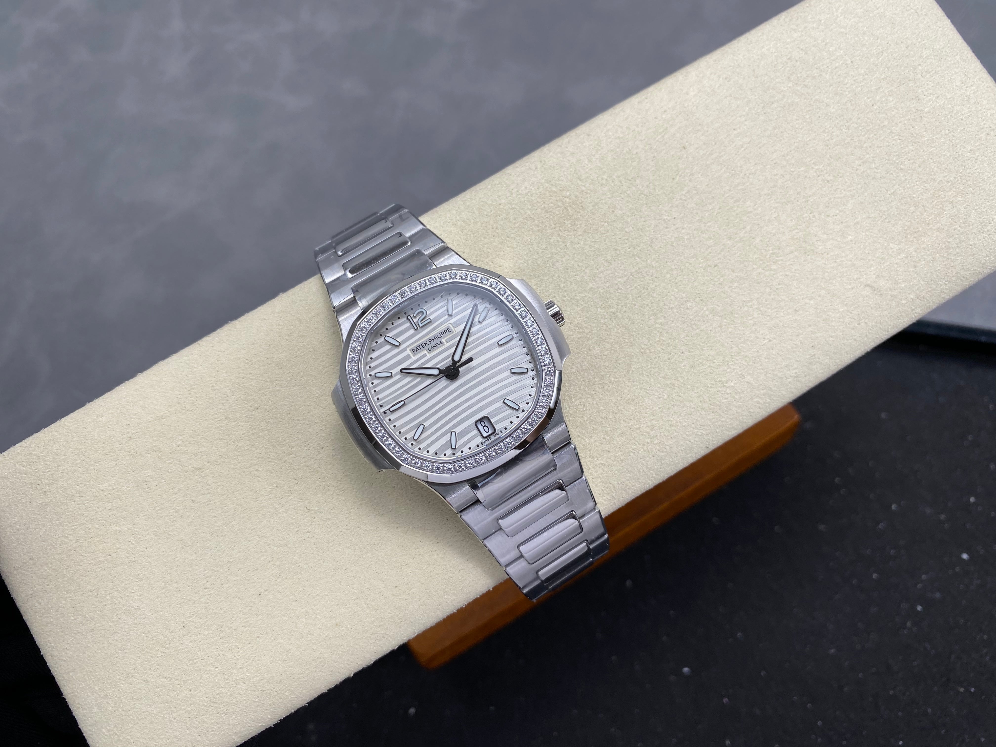 Patek Philippe Nautilus 35mm Cream Dial Sliver Case Diamond Bezel