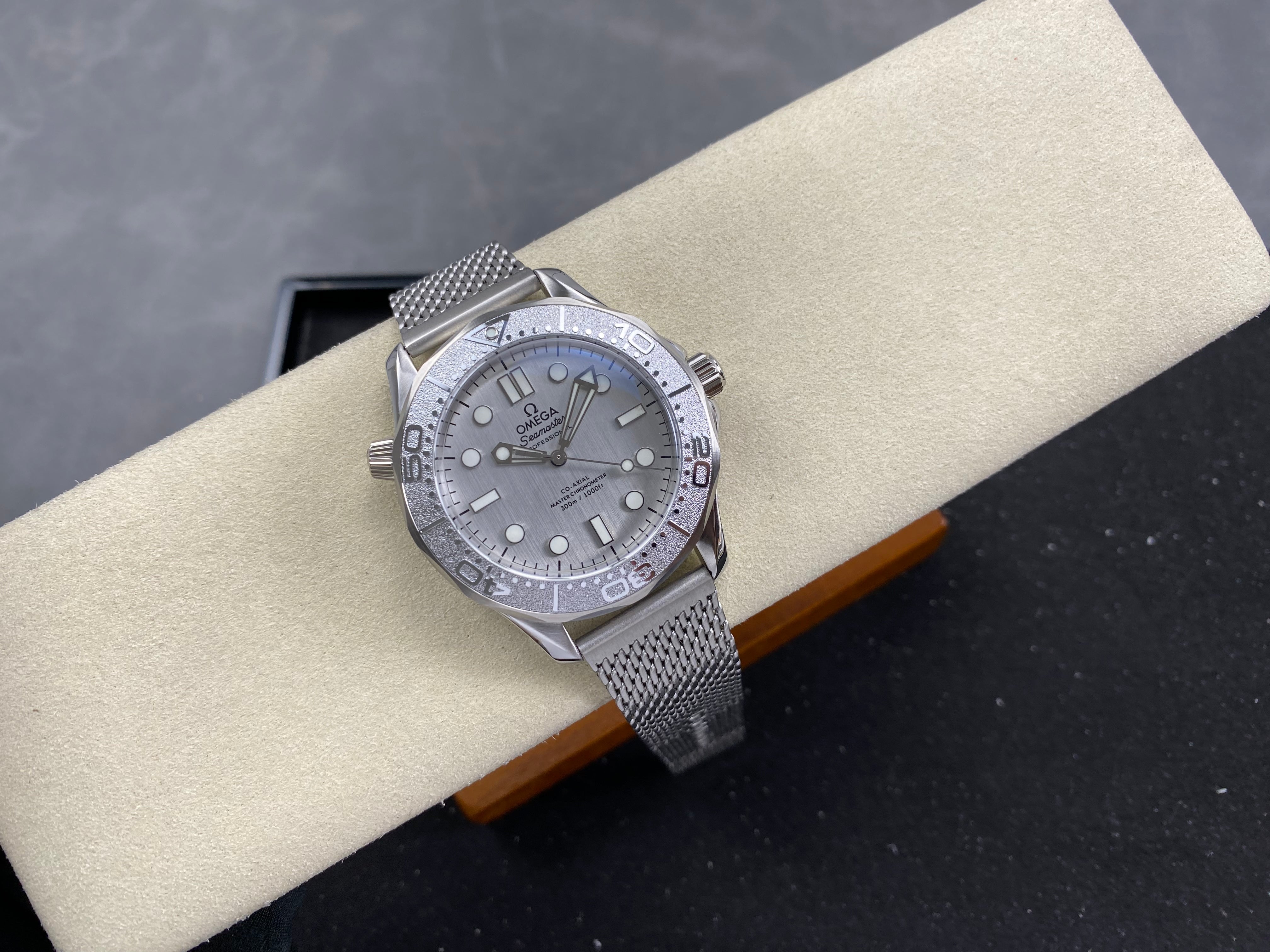 Omega Seamaster 42mm Gray Dial Sliver Bezel Steel