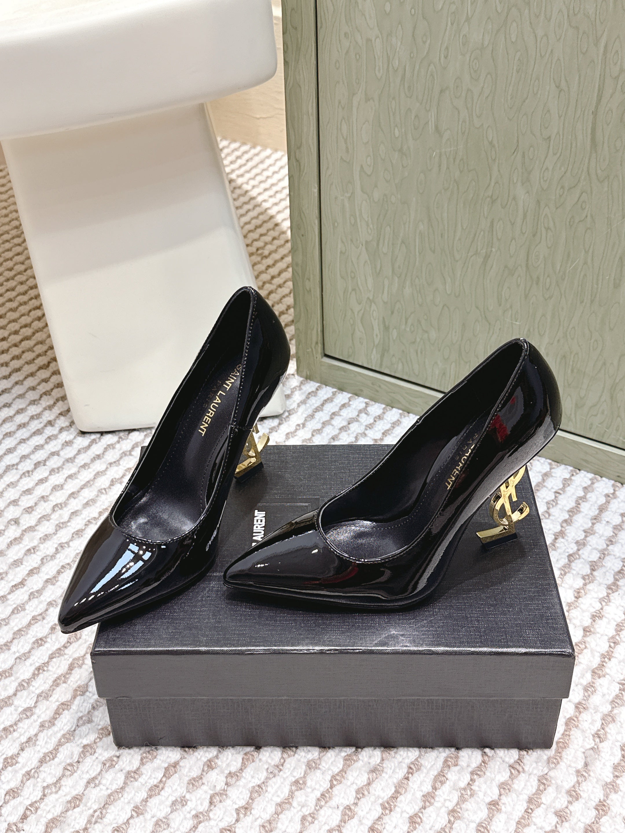 YSL 26ss High Heel Pumps 85 Black Patent Leather Gold 654697