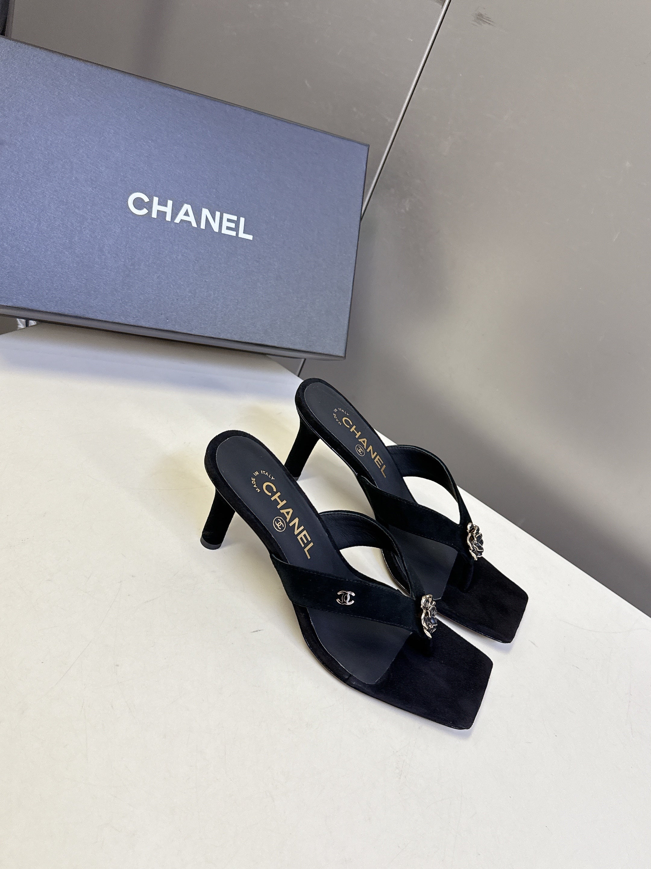 Channel 2026 Thong Sandal 65mm Embossing And Suede Calfskin 895344