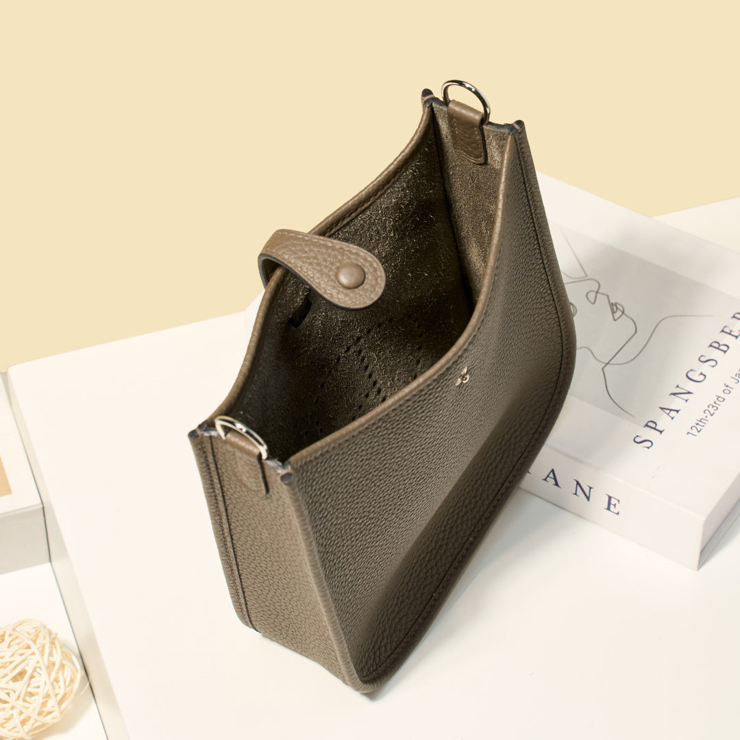 High-end Hermes 2026 Evelyne Bag 17cm Taurillon Clemence Leather 2