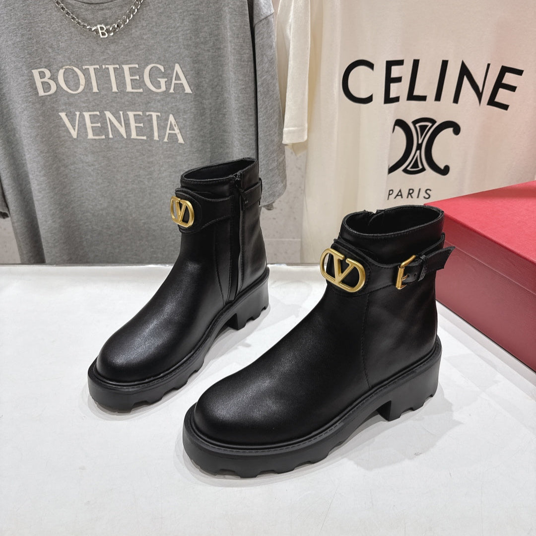 VT short boots black calfskin 174437