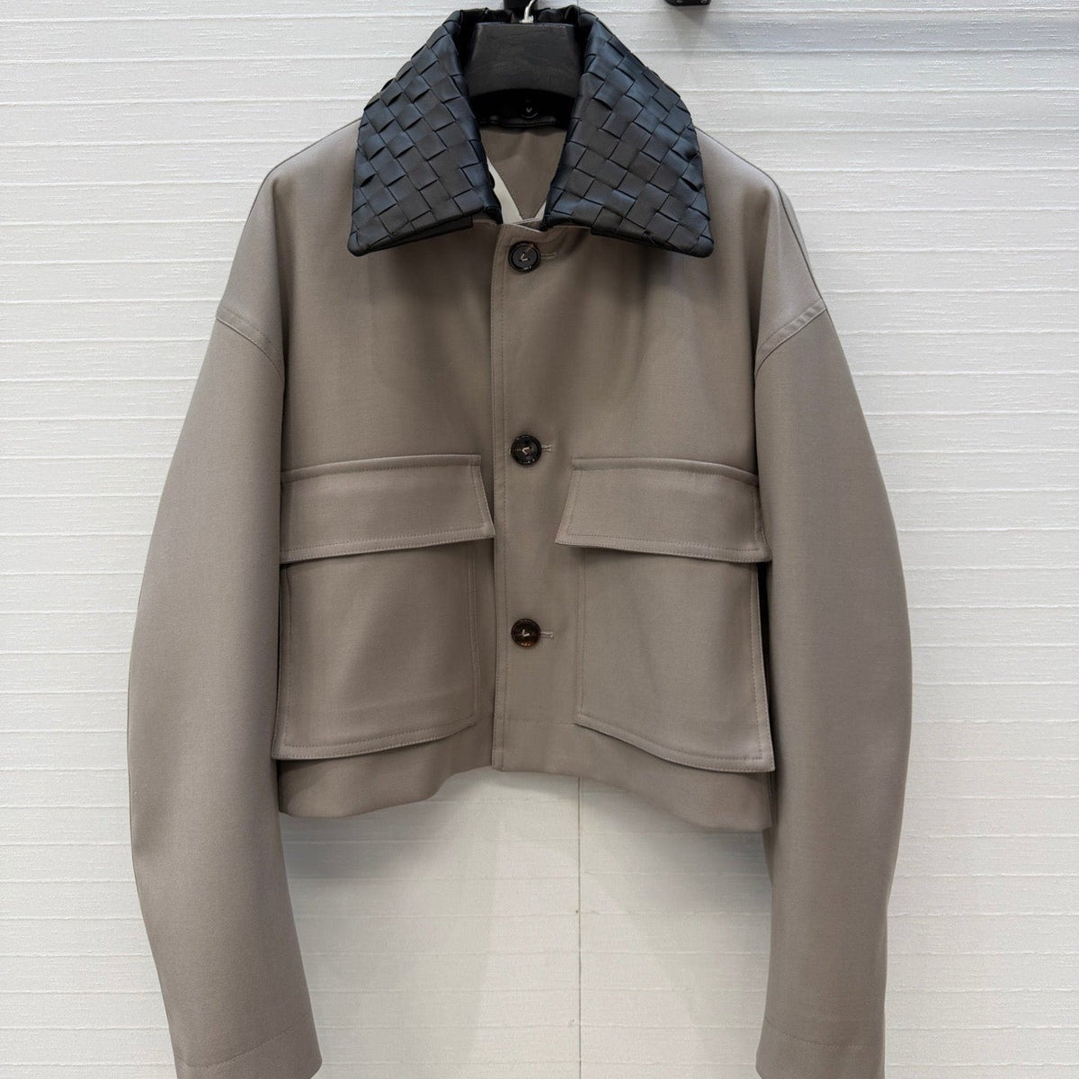 Bottega Veneta 2026 Cropped Jacket Taupe Cotton Leather 389758