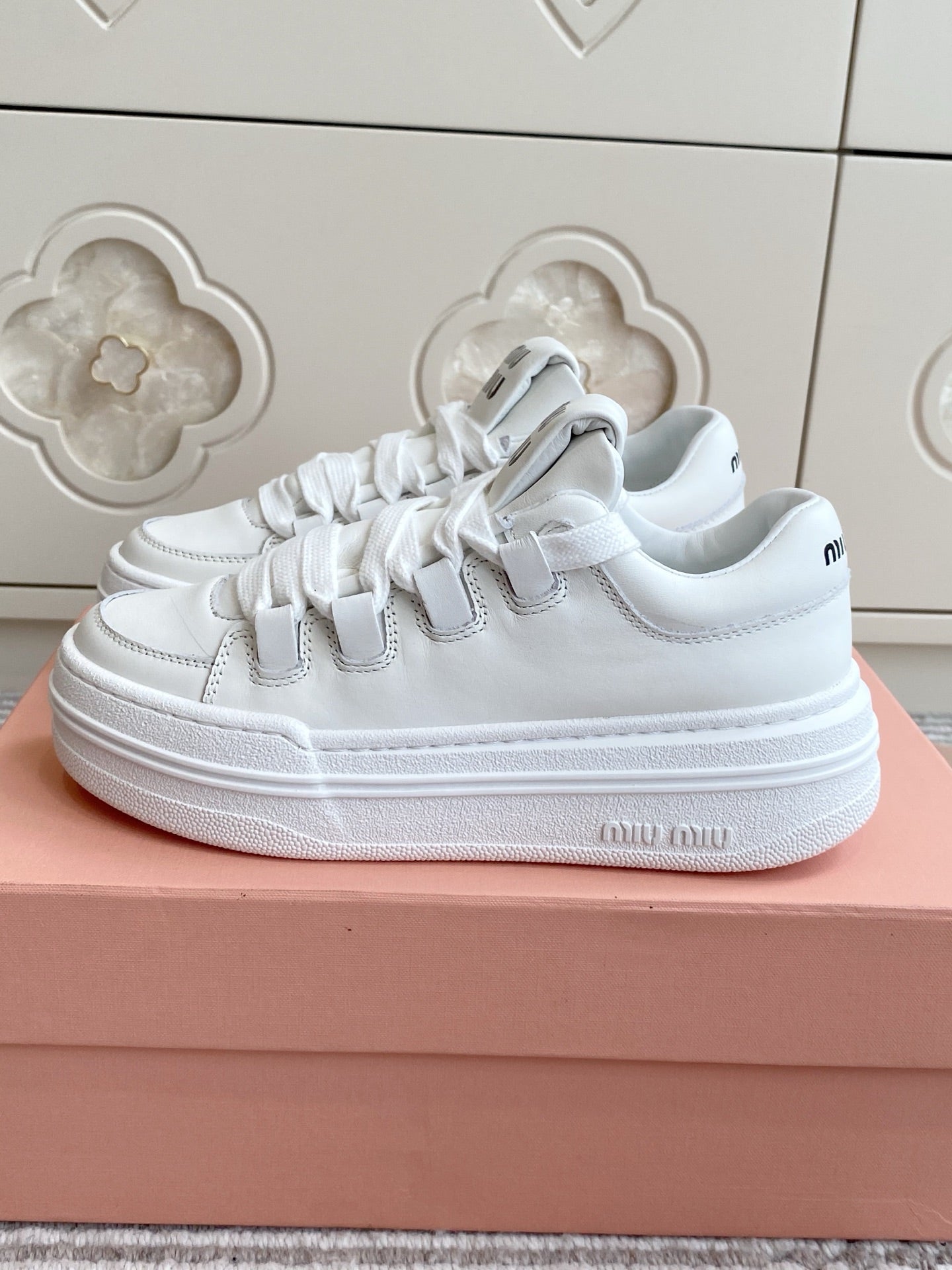 Miumiu 2026 Classic Platform Lace-up Sneakers White Sheepskin 955665