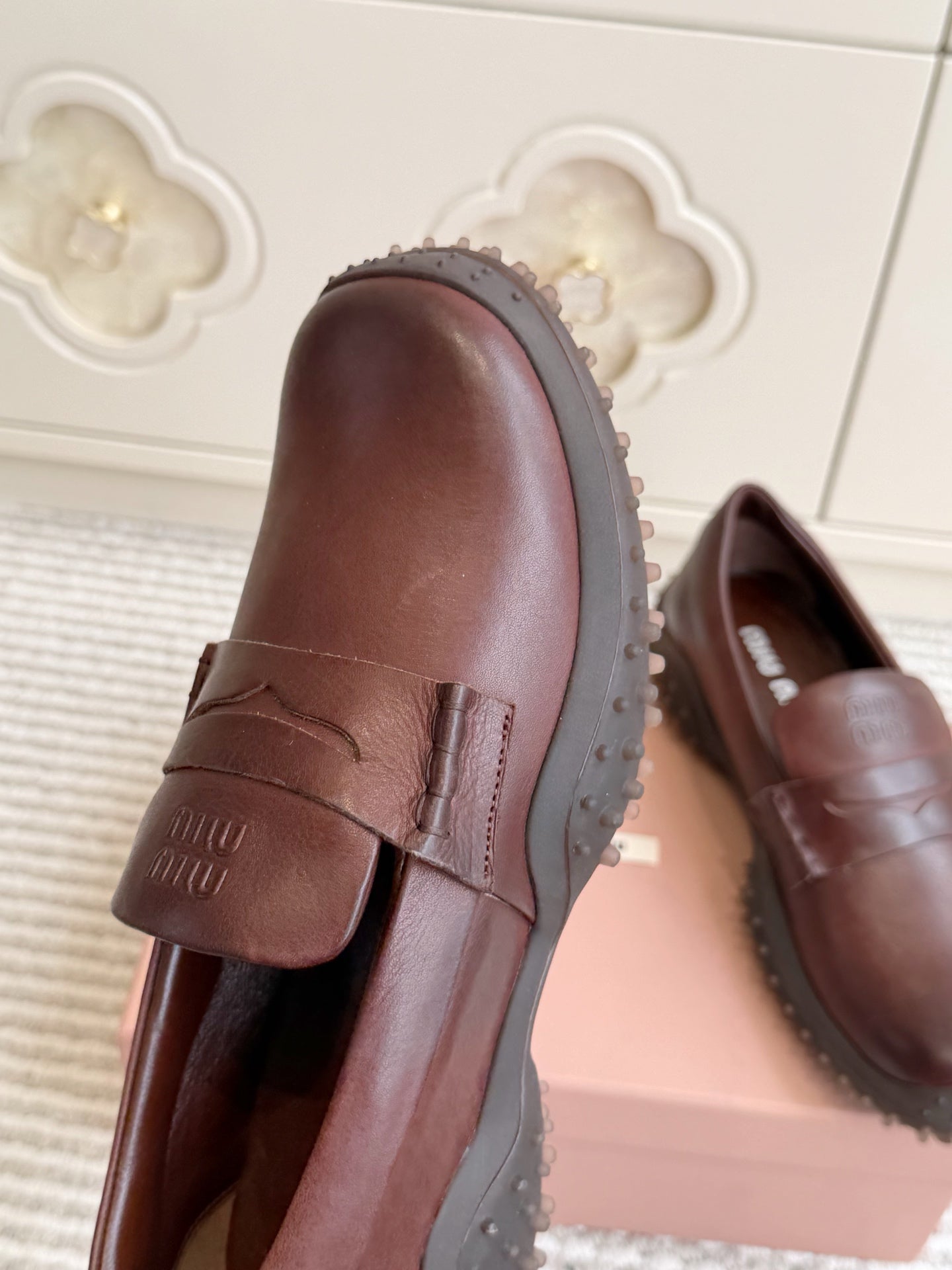 Miumiu 2026 Retro Distressed Loafers Cowhide 955676