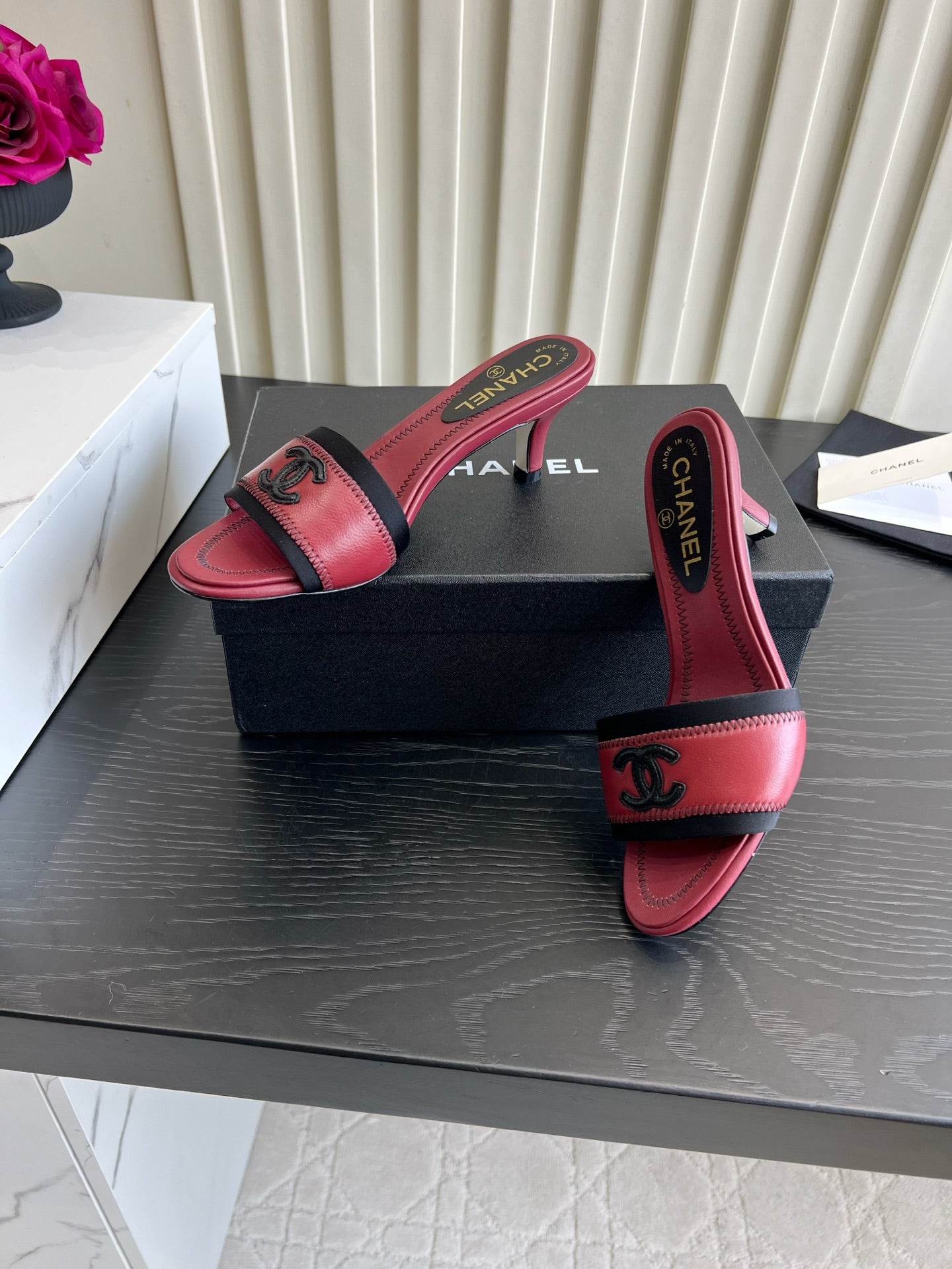 Chanel 2026 Contrast Stitch Kitten Heel Sandals 50mm Sheepskin 977098