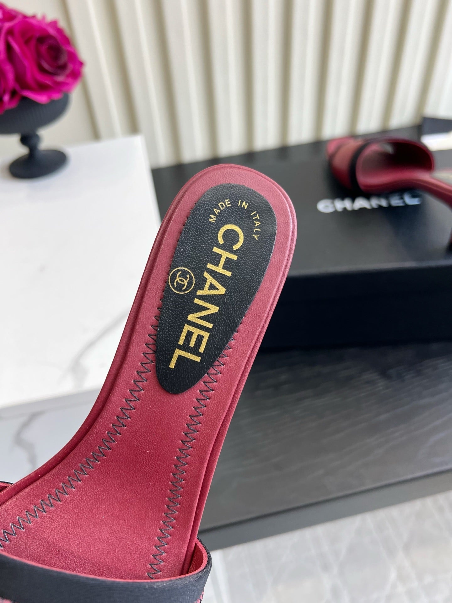 Chanel 2026 Contrast Stitch Kitten Heel Sandals 50mm Sheepskin 977098