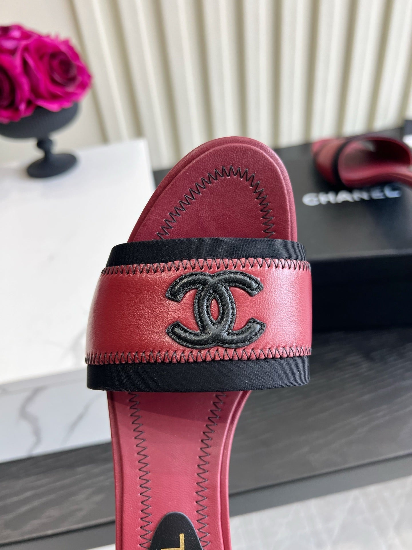 Chanel 2026 Contrast Stitch Kitten Heel Sandals 50mm Sheepskin 977098