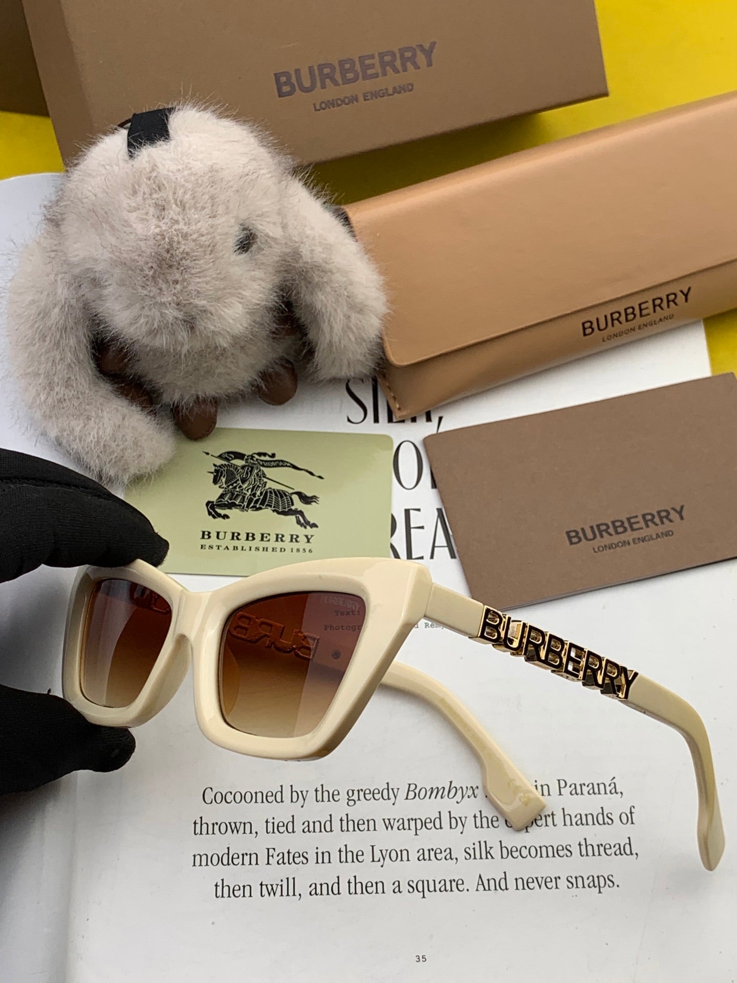 Burberry Sunglasses 559695