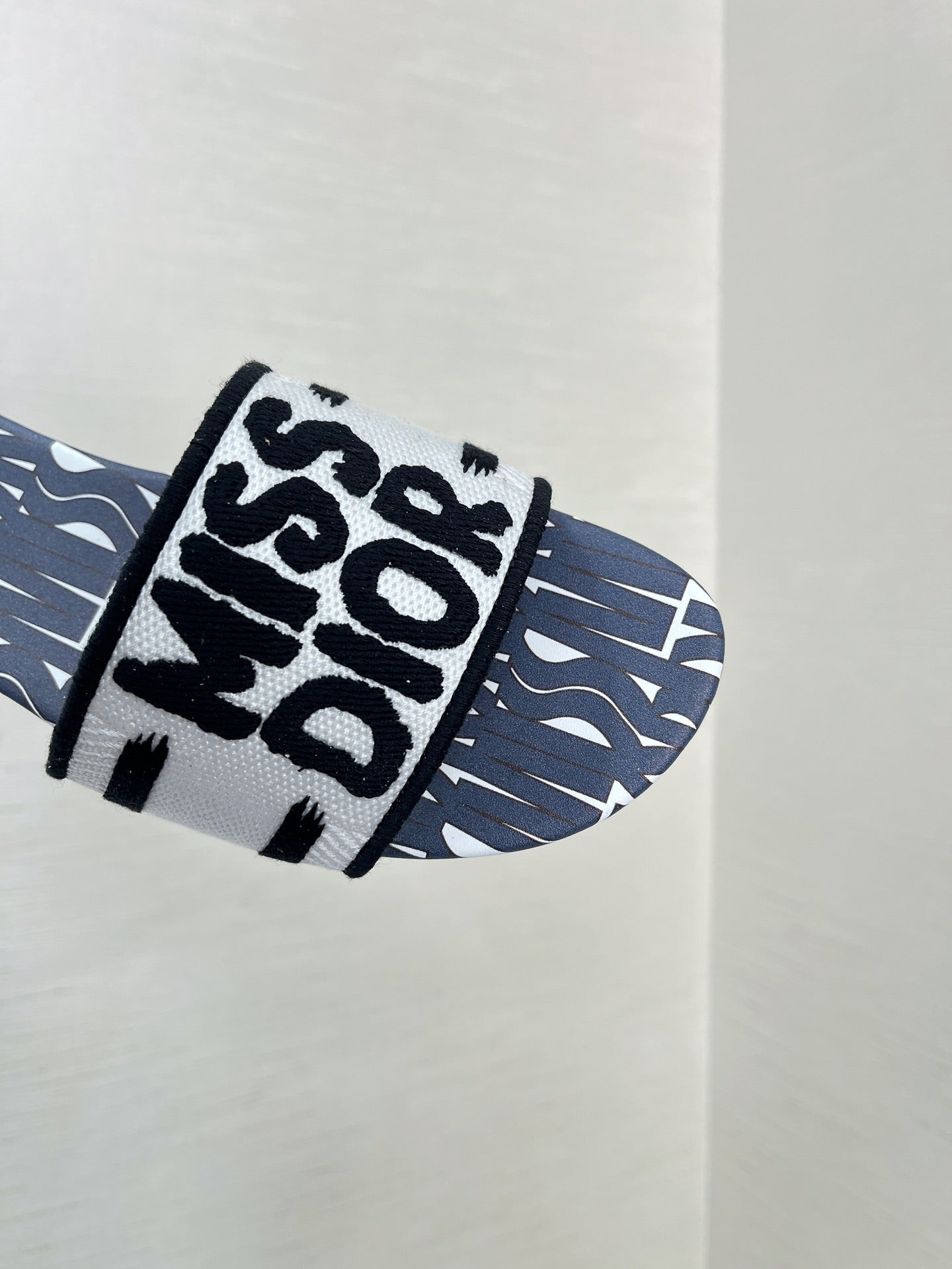 dway slide embroidered cotton grey miss cd alllover motif