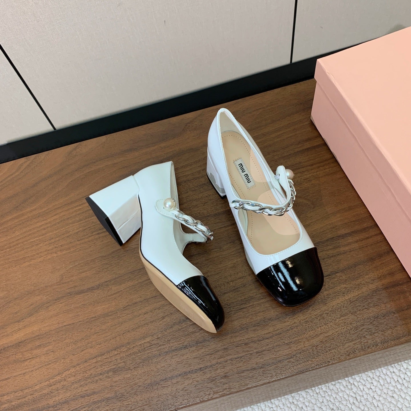 Miumiu 2026 Pumps Black White Patent Leather 945708